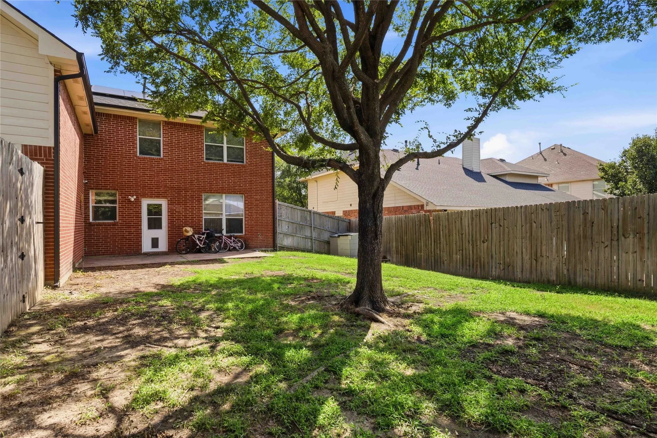 Single Family Residence For Sale in Rockwall County , 2830 Misty Ridge Lane, Rockwall, Texas 75032, 4 Bedroom, 3 Bathroom, 2 Garage spaces, 2,952 Sqft, built in 2002, mls#21314797, Real Estate Agent in Rockwall, Homes For Sale in Rockwall county, Homes For Sale in Rockwall, Realtor in Rockwall Texas, Real Estate Brokerage Independent Realty Texas, Luminita Cordes Realtor