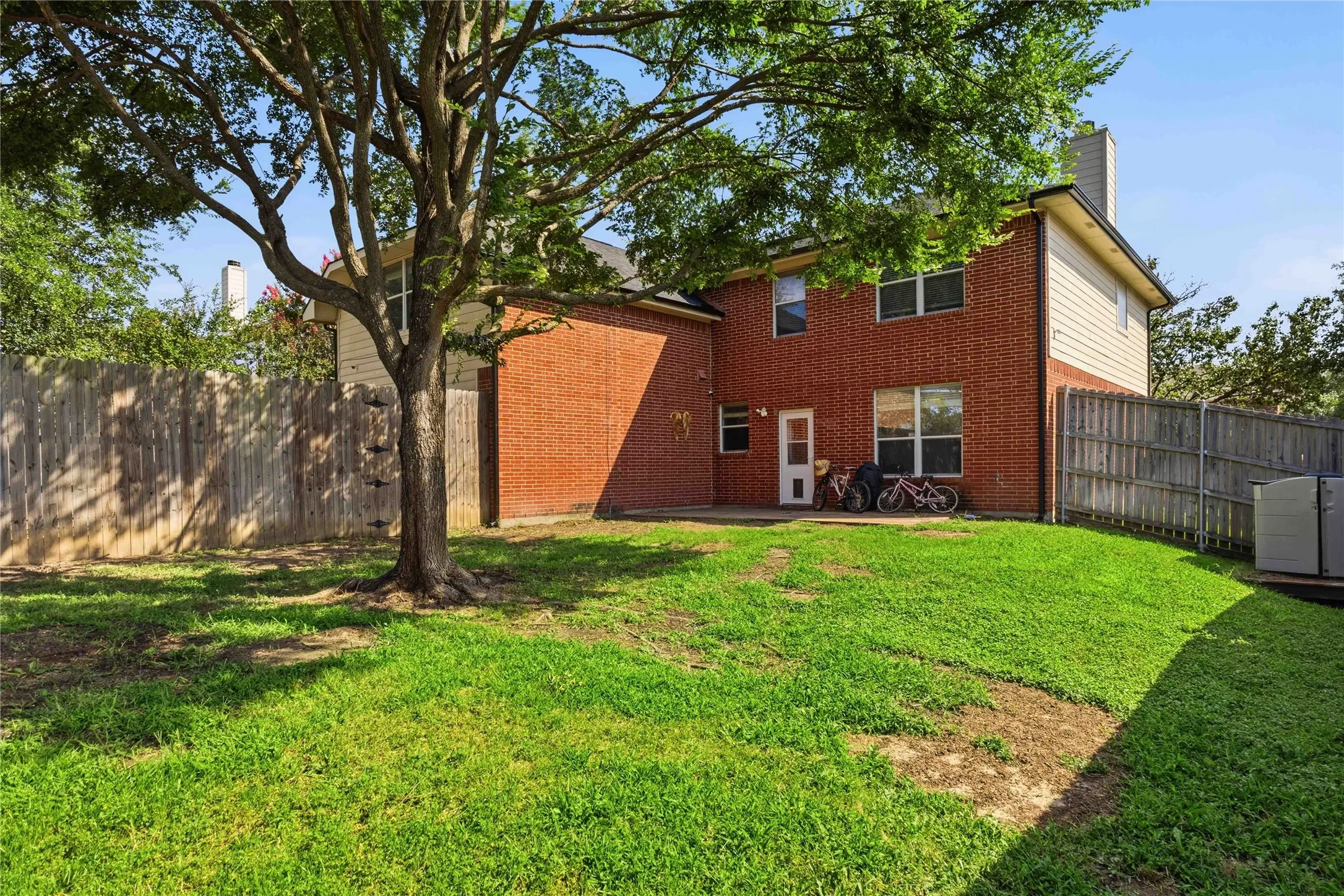 Single Family Residence For Sale in Rockwall County , 2830 Misty Ridge Lane, Rockwall, Texas 75032, 4 Bedroom, 3 Bathroom, 2 Garage spaces, 2,952 Sqft, built in 2002, mls#21314797, Real Estate Agent in Rockwall, Homes For Sale in Rockwall county, Homes For Sale in Rockwall, Realtor in Rockwall Texas, Real Estate Brokerage Independent Realty Texas, Luminita Cordes Realtor