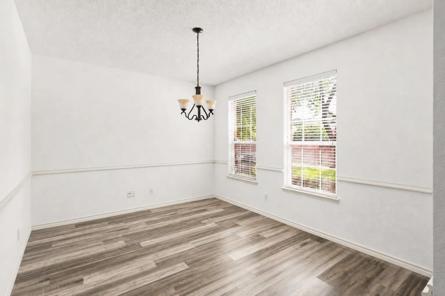 Single Family Residence For Sale in Rockwall County , 2830 Misty Ridge Lane, Rockwall, Texas 75032, 4 Bedroom, 3 Bathroom, 2 Garage spaces, 2,952 Sqft, built in 2002, mls#21314797, Real Estate Agent in Rockwall, Homes For Sale in Rockwall county, Homes For Sale in Rockwall, Realtor in Rockwall Texas, Real Estate Brokerage Independent Realty Texas, Luminita Cordes Realtor