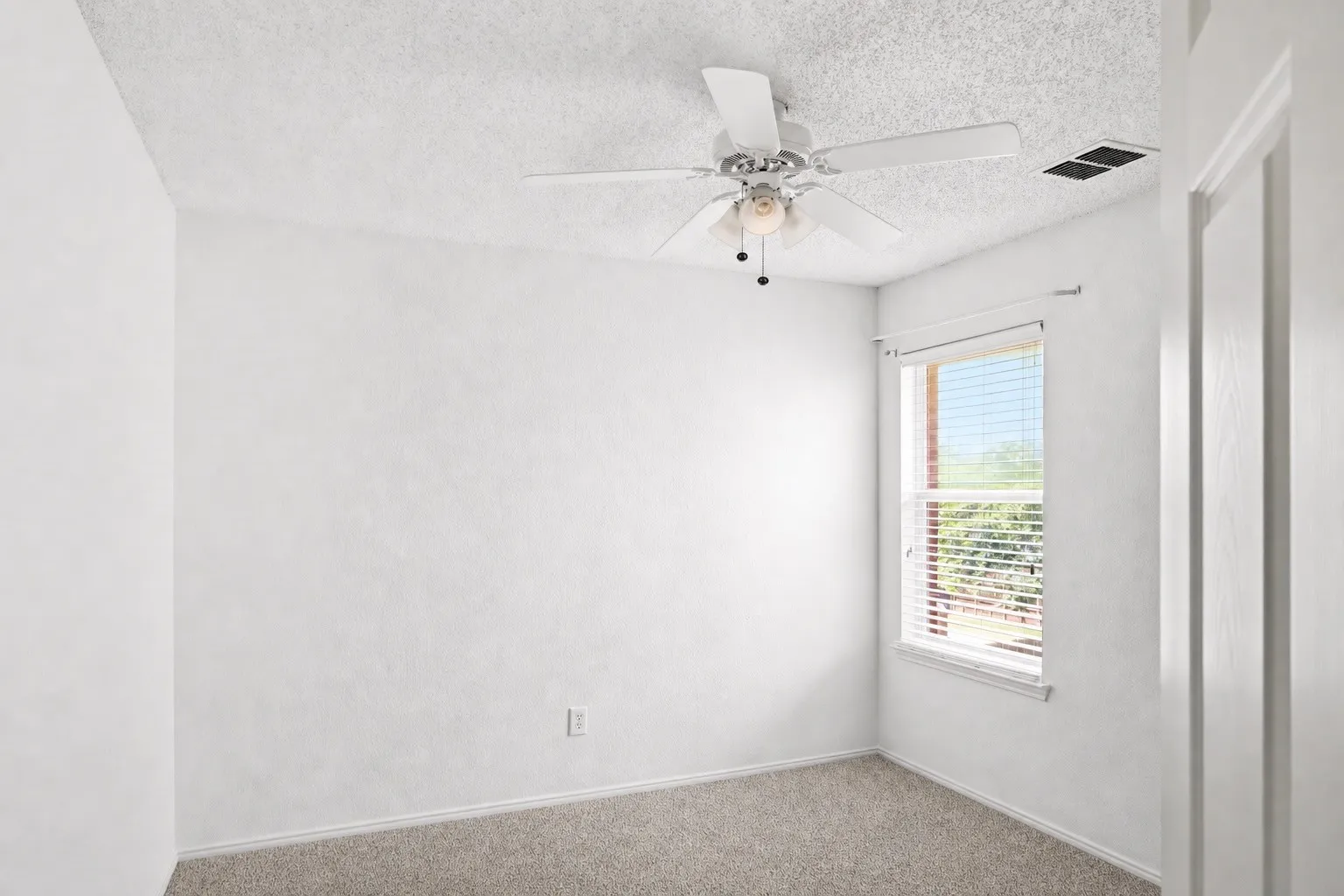 Single Family Residence For Sale in Rockwall County , 2830 Misty Ridge Lane, Rockwall, Texas 75032, 4 Bedroom, 3 Bathroom, 2 Garage spaces, 2,952 Sqft, built in 2002, mls#21314797, Real Estate Agent in Rockwall, Homes For Sale in Rockwall county, Homes For Sale in Rockwall, Realtor in Rockwall Texas, Real Estate Brokerage Independent Realty Texas, Luminita Cordes Realtor