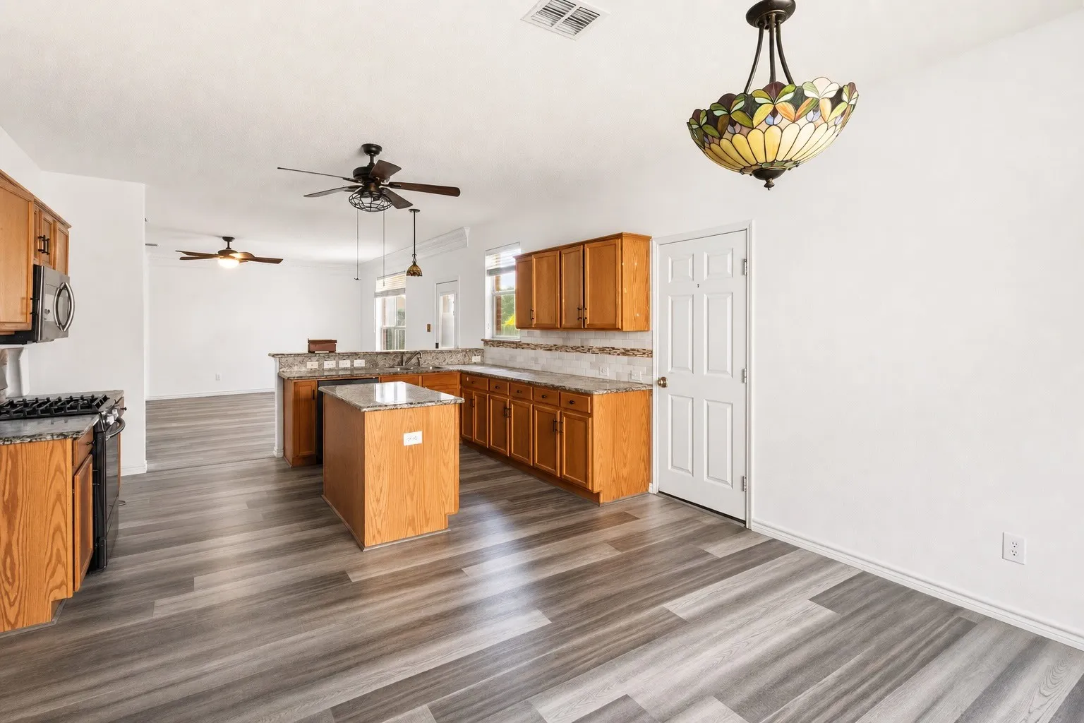 Single Family Residence For Sale in Rockwall County , 2830 Misty Ridge Lane, Rockwall, Texas 75032, 4 Bedroom, 3 Bathroom, 2 Garage spaces, 2,952 Sqft, built in 2002, mls#21314797, Real Estate Agent in Rockwall, Homes For Sale in Rockwall county, Homes For Sale in Rockwall, Realtor in Rockwall Texas, Real Estate Brokerage Independent Realty Texas, Luminita Cordes Realtor