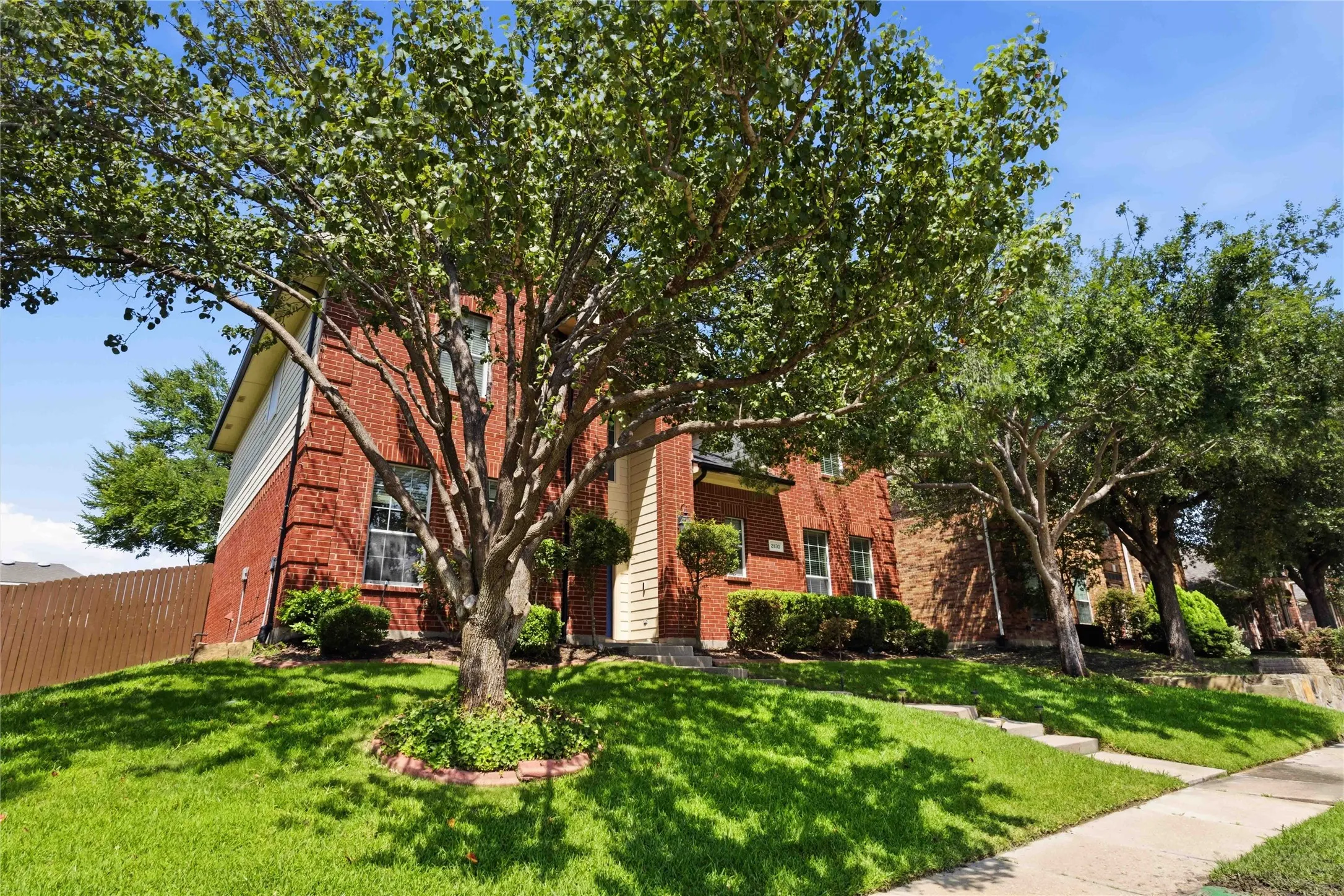 Single Family Residence For Sale in Rockwall County , 2830 Misty Ridge Lane, Rockwall, Texas 75032, 4 Bedroom, 3 Bathroom, 2 Garage spaces, 2,952 Sqft, built in 2002, mls#21314797, Real Estate Agent in Rockwall, Homes For Sale in Rockwall county, Homes For Sale in Rockwall, Realtor in Rockwall Texas, Real Estate Brokerage Independent Realty Texas, Luminita Cordes Realtor