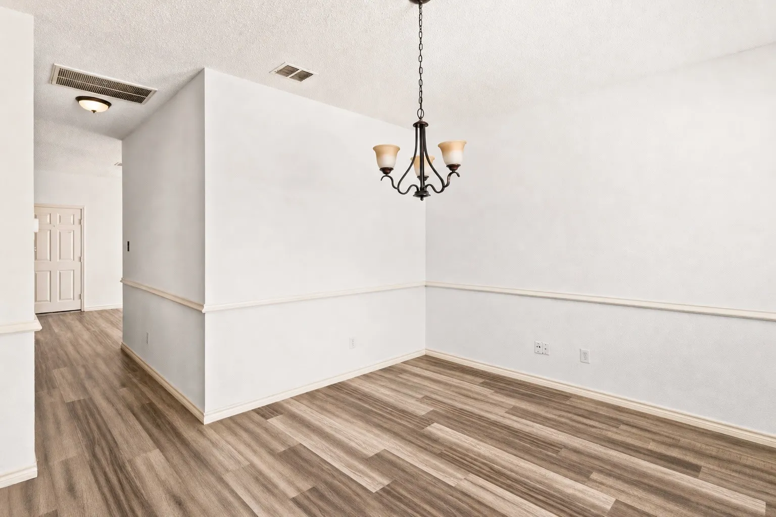 Single Family Residence For Sale in Rockwall County , 2830 Misty Ridge Lane, Rockwall, Texas 75032, 4 Bedroom, 3 Bathroom, 2 Garage spaces, 2,952 Sqft, built in 2002, mls#21314797, Real Estate Agent in Rockwall, Homes For Sale in Rockwall county, Homes For Sale in Rockwall, Realtor in Rockwall Texas, Real Estate Brokerage Independent Realty Texas, Luminita Cordes Realtor