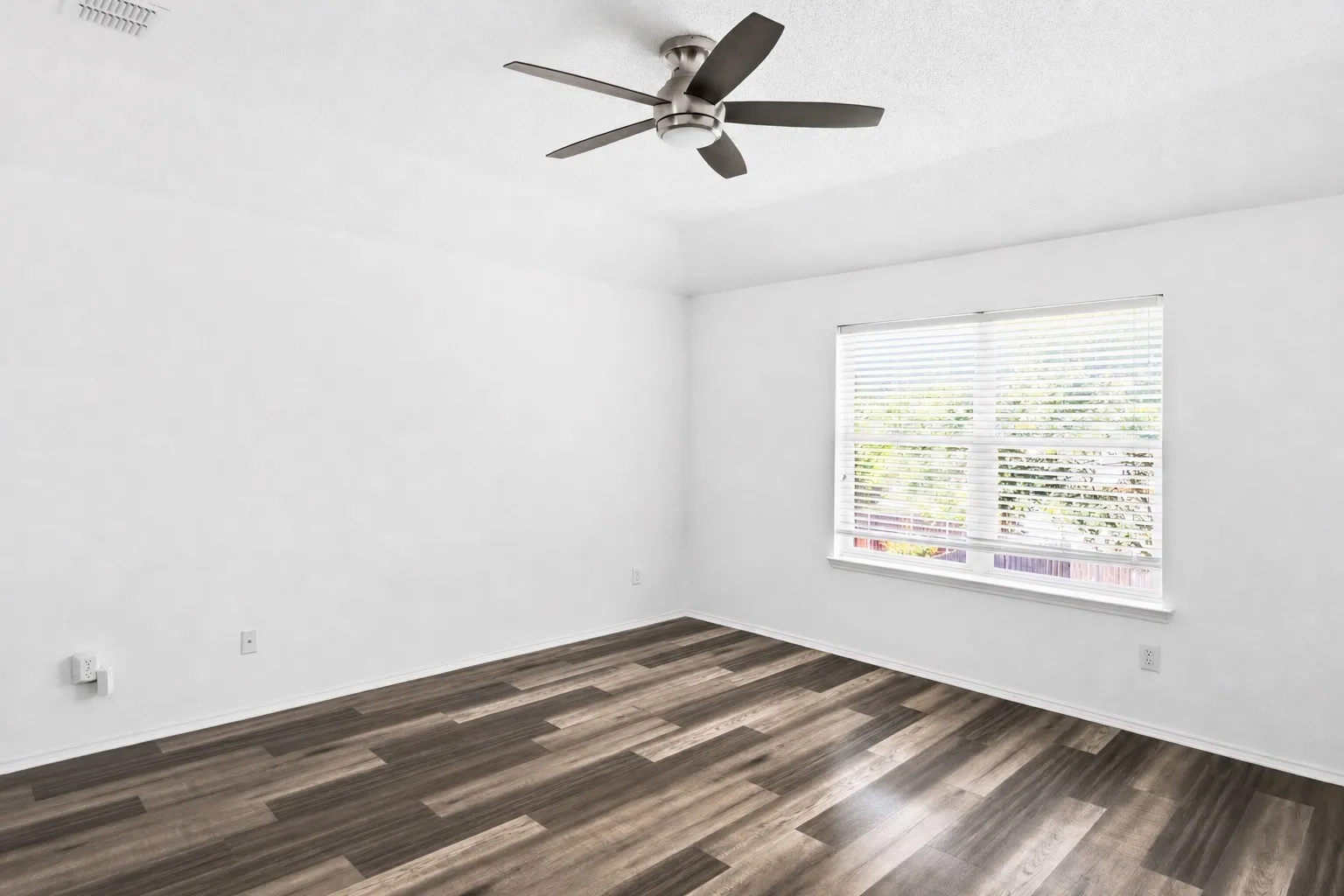 Single Family Residence For Sale in Rockwall County , 2830 Misty Ridge Lane, Rockwall, Texas 75032, 4 Bedroom, 3 Bathroom, 2 Garage spaces, 2,952 Sqft, built in 2002, mls#21314797, Real Estate Agent in Rockwall, Homes For Sale in Rockwall county, Homes For Sale in Rockwall, Realtor in Rockwall Texas, Real Estate Brokerage Independent Realty Texas, Luminita Cordes Realtor