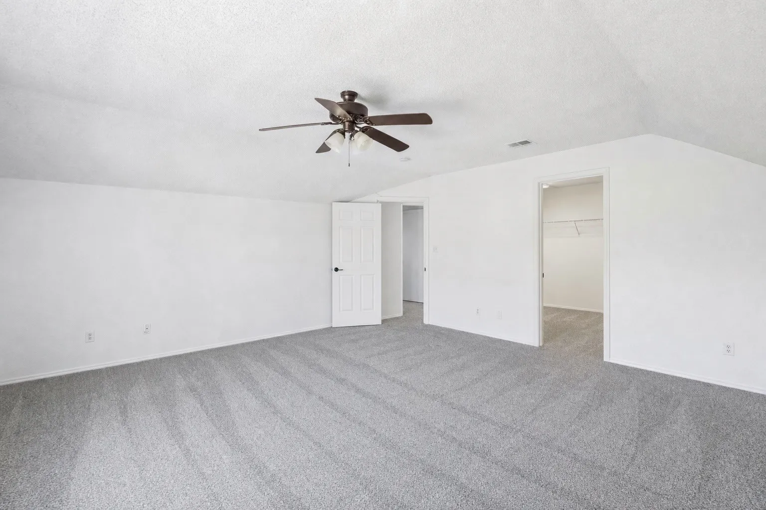 Single Family Residence For Sale in Rockwall County , 2830 Misty Ridge Lane, Rockwall, Texas 75032, 4 Bedroom, 3 Bathroom, 2 Garage spaces, 2,952 Sqft, built in 2002, mls#21314797, Real Estate Agent in Rockwall, Homes For Sale in Rockwall county, Homes For Sale in Rockwall, Realtor in Rockwall Texas, Real Estate Brokerage Independent Realty Texas, Luminita Cordes Realtor