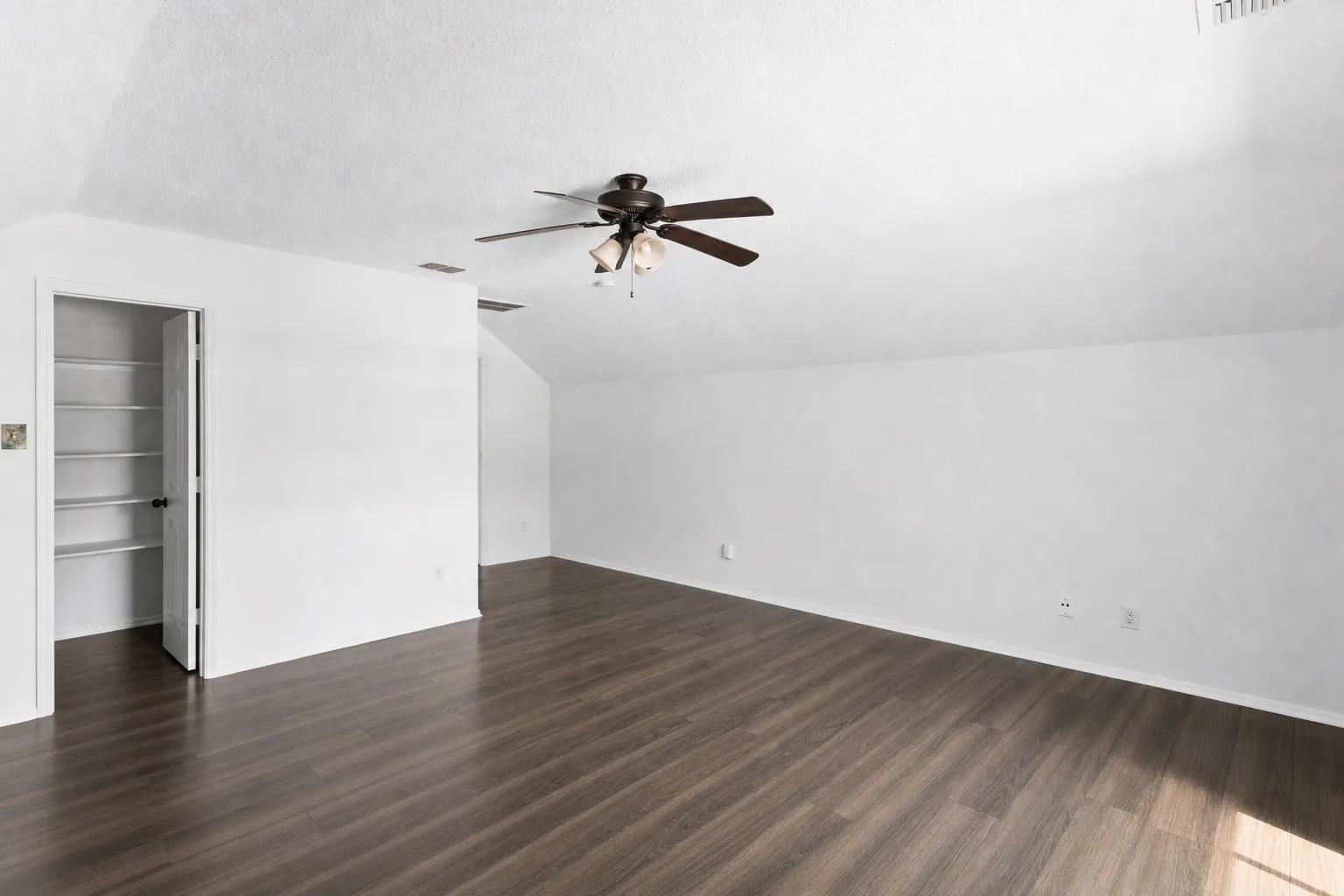Single Family Residence For Sale in Rockwall County , 2830 Misty Ridge Lane, Rockwall, Texas 75032, 4 Bedroom, 3 Bathroom, 2 Garage spaces, 2,952 Sqft, built in 2002, mls#21314797, Real Estate Agent in Rockwall, Homes For Sale in Rockwall county, Homes For Sale in Rockwall, Realtor in Rockwall Texas, Real Estate Brokerage Independent Realty Texas, Luminita Cordes Realtor