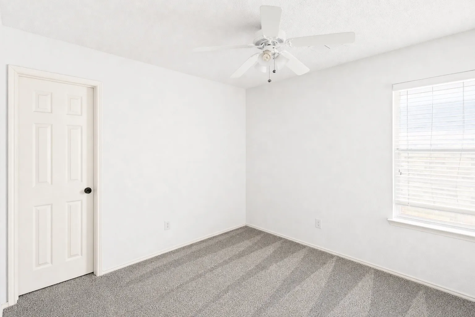 Single Family Residence For Sale in Rockwall County , 2830 Misty Ridge Lane, Rockwall, Texas 75032, 4 Bedroom, 3 Bathroom, 2 Garage spaces, 2,952 Sqft, built in 2002, mls#21314797, Real Estate Agent in Rockwall, Homes For Sale in Rockwall county, Homes For Sale in Rockwall, Realtor in Rockwall Texas, Real Estate Brokerage Independent Realty Texas, Luminita Cordes Realtor