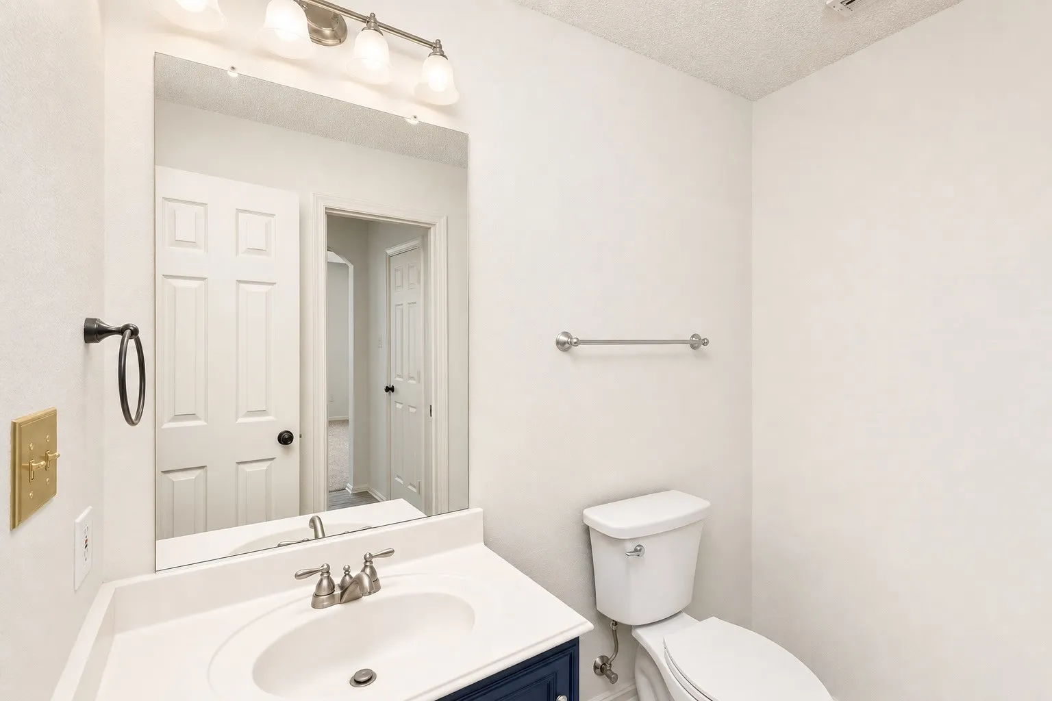 Single Family Residence For Sale in Rockwall County , 2830 Misty Ridge Lane, Rockwall, Texas 75032, 4 Bedroom, 3 Bathroom, 2 Garage spaces, 2,952 Sqft, built in 2002, mls#21314797, Real Estate Agent in Rockwall, Homes For Sale in Rockwall county, Homes For Sale in Rockwall, Realtor in Rockwall Texas, Real Estate Brokerage Independent Realty Texas, Luminita Cordes Realtor