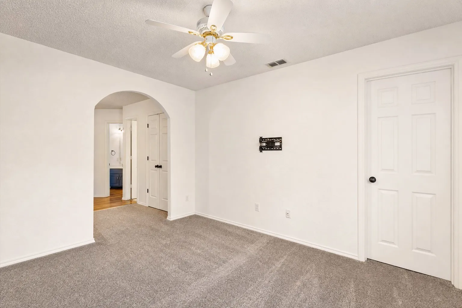 Single Family Residence For Sale in Rockwall County , 2830 Misty Ridge Lane, Rockwall, Texas 75032, 4 Bedroom, 3 Bathroom, 2 Garage spaces, 2,952 Sqft, built in 2002, mls#21314797, Real Estate Agent in Rockwall, Homes For Sale in Rockwall county, Homes For Sale in Rockwall, Realtor in Rockwall Texas, Real Estate Brokerage Independent Realty Texas, Luminita Cordes Realtor