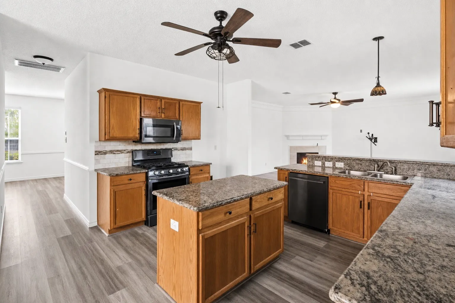 Single Family Residence For Sale in Rockwall County , 2830 Misty Ridge Lane, Rockwall, Texas 75032, 4 Bedroom, 3 Bathroom, 2 Garage spaces, 2,952 Sqft, built in 2002, mls#21314797, Real Estate Agent in Rockwall, Homes For Sale in Rockwall county, Homes For Sale in Rockwall, Realtor in Rockwall Texas, Real Estate Brokerage Independent Realty Texas, Luminita Cordes Realtor