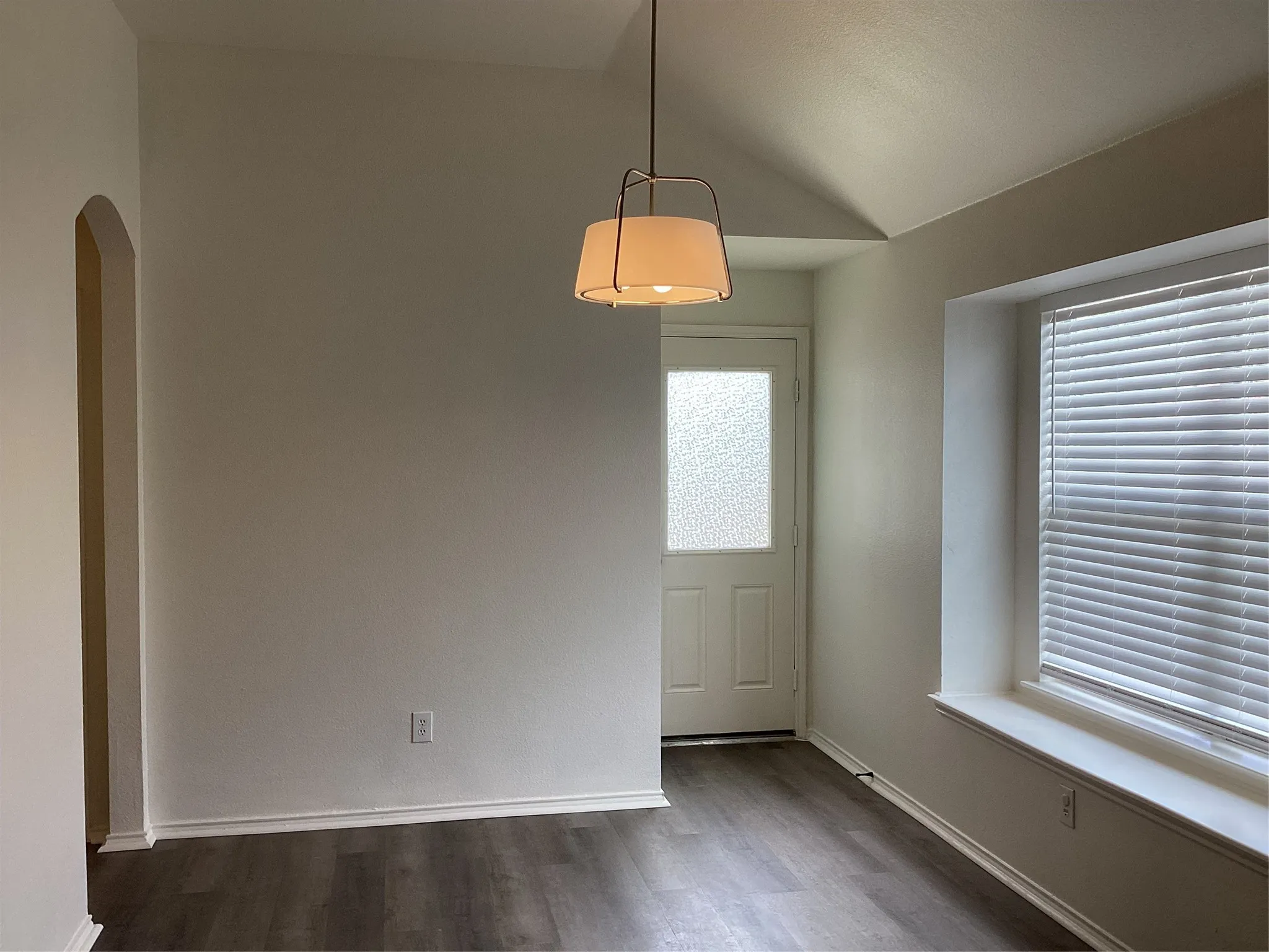 Single Family Residence For Rent in Tarrant County , 11900 Porcupine Drive, Fort Worth, Texas 76244, 4 Bedroom, 2 Bathroom, 2 Garage spaces, 1,560 Sqft, built in 2006, mls#21314308, Real Estate Agent in Fort Worth, Homes For Rent in Tarrant county, Homes For Rent in Fort Worth, Realtor in Fort Worth Texas, Real Estate Brokerage Independent Realty Texas, Luminita Cordes Realtor