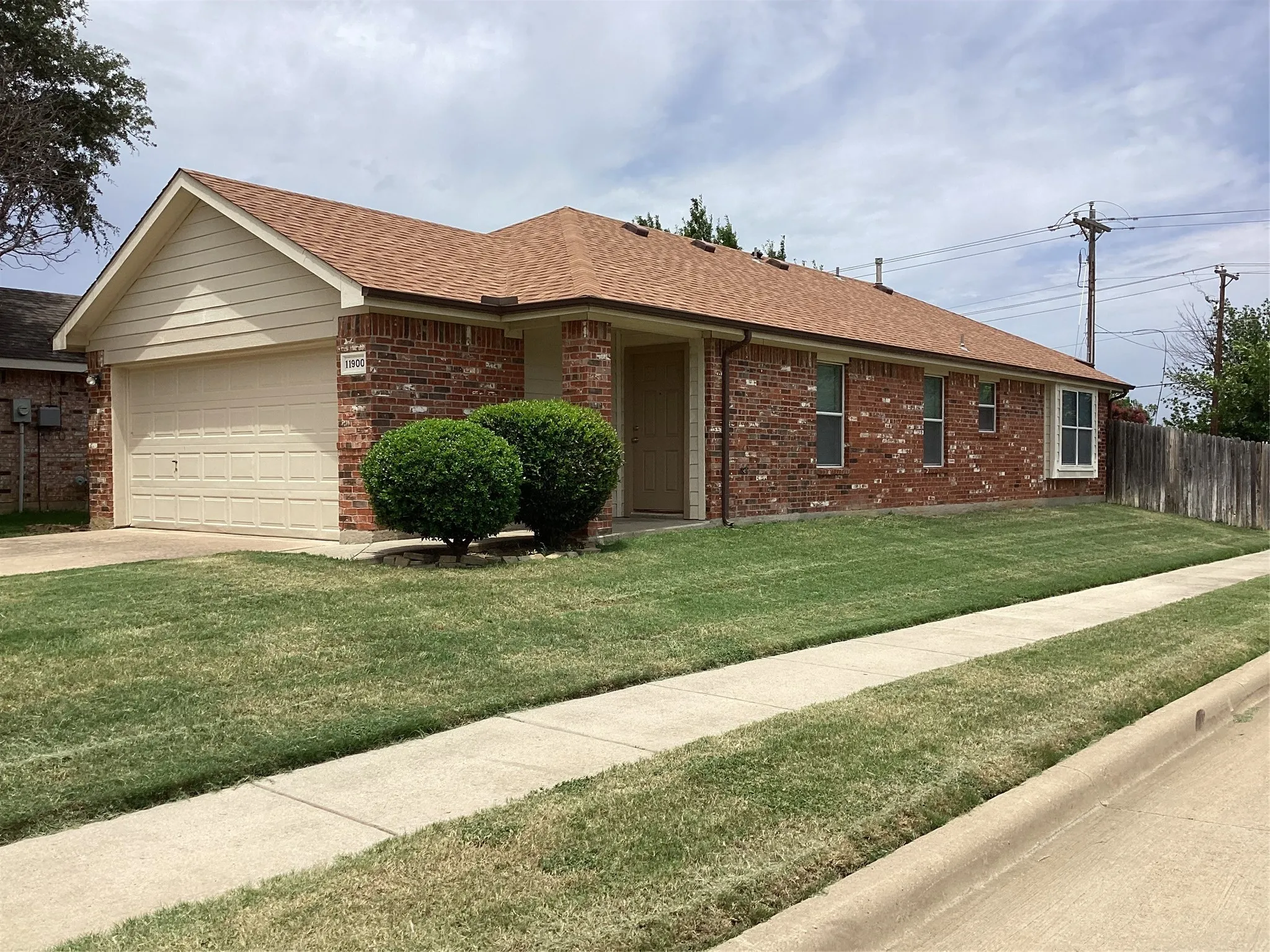 Single Family Residence For Rent in Tarrant County , 11900 Porcupine Drive, Fort Worth, Texas 76244, 4 Bedroom, 2 Bathroom, 2 Garage spaces, 1,560 Sqft, built in 2006, mls#21314308, Real Estate Agent in Fort Worth, Homes For Rent in Tarrant county, Homes For Rent in Fort Worth, Realtor in Fort Worth Texas, Real Estate Brokerage Independent Realty Texas, Luminita Cordes Realtor