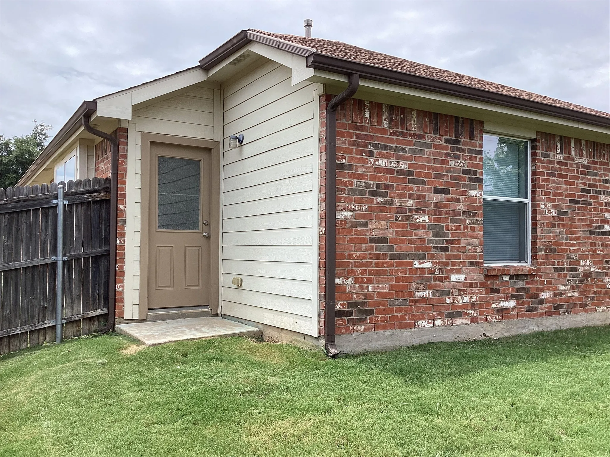 Single Family Residence For Rent in Tarrant County , 11900 Porcupine Drive, Fort Worth, Texas 76244, 4 Bedroom, 2 Bathroom, 2 Garage spaces, 1,560 Sqft, built in 2006, mls#21314308, Real Estate Agent in Fort Worth, Homes For Rent in Tarrant county, Homes For Rent in Fort Worth, Realtor in Fort Worth Texas, Real Estate Brokerage Independent Realty Texas, Luminita Cordes Realtor