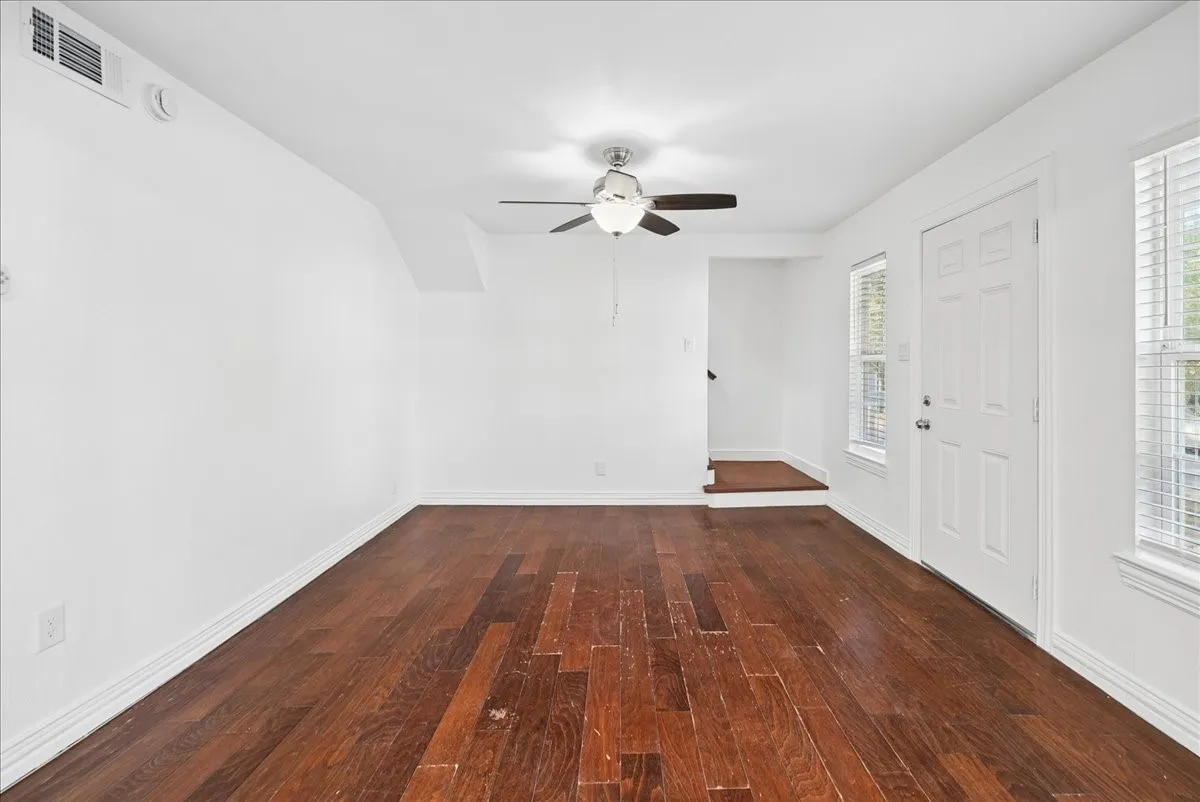 Single Family Residence For Rent in Dallas County , 2001 Redman Circle, Dallas, Texas 75223, 5 Bedroom, 2 Bathroom, Garage spaces, 1,497 Sqft, built in 1951, mls#21314813, Real Estate Agent in Dallas, Homes For Rent in Dallas county, Homes For Rent in Dallas, Realtor in Dallas Texas, Real Estate Brokerage Independent Realty Texas, Luminita Cordes Realtor
