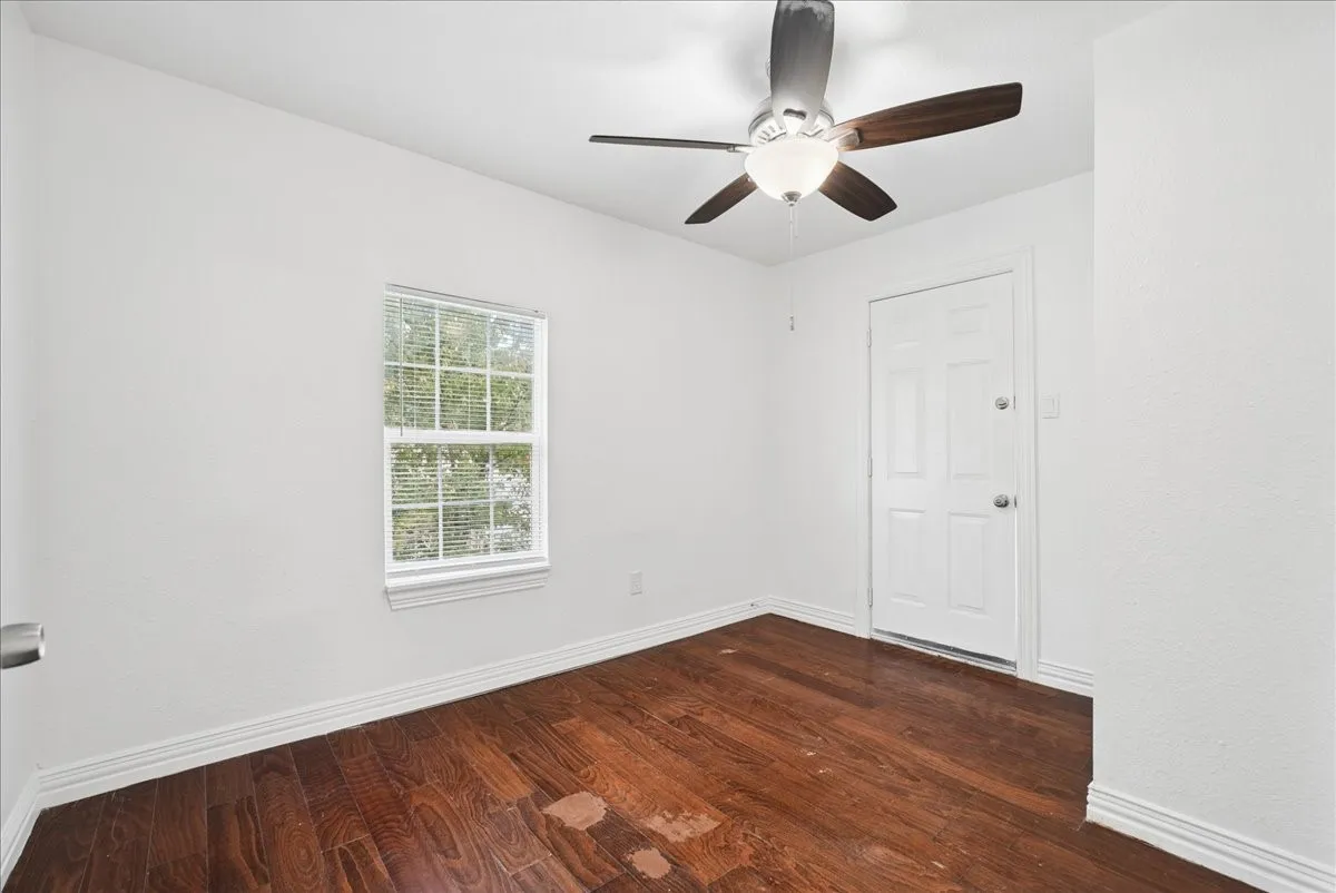 Single Family Residence For Rent in Dallas County , 2001 Redman Circle, Dallas, Texas 75223, 5 Bedroom, 2 Bathroom, Garage spaces, 1,497 Sqft, built in 1951, mls#21314813, Real Estate Agent in Dallas, Homes For Rent in Dallas county, Homes For Rent in Dallas, Realtor in Dallas Texas, Real Estate Brokerage Independent Realty Texas, Luminita Cordes Realtor