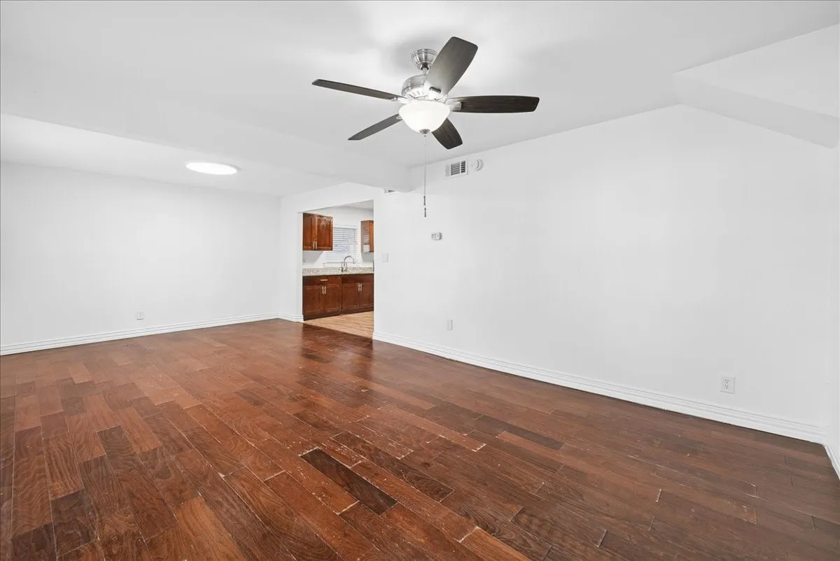 Single Family Residence For Rent in Dallas County , 2001 Redman Circle, Dallas, Texas 75223, 5 Bedroom, 2 Bathroom, Garage spaces, 1,497 Sqft, built in 1951, mls#21314813, Real Estate Agent in Dallas, Homes For Rent in Dallas county, Homes For Rent in Dallas, Realtor in Dallas Texas, Real Estate Brokerage Independent Realty Texas, Luminita Cordes Realtor