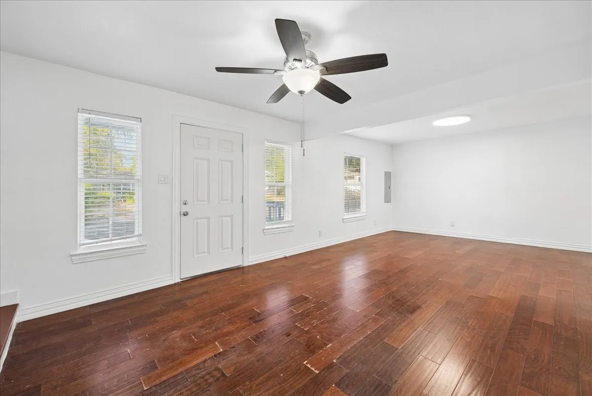Single Family Residence For Rent in Dallas County , 2001 Redman Circle, Dallas, Texas 75223, 5 Bedroom, 2 Bathroom, Garage spaces, 1,497 Sqft, built in 1951, mls#21314813, Real Estate Agent in Dallas, Homes For Rent in Dallas county, Homes For Rent in Dallas, Realtor in Dallas Texas, Real Estate Brokerage Independent Realty Texas, Luminita Cordes Realtor