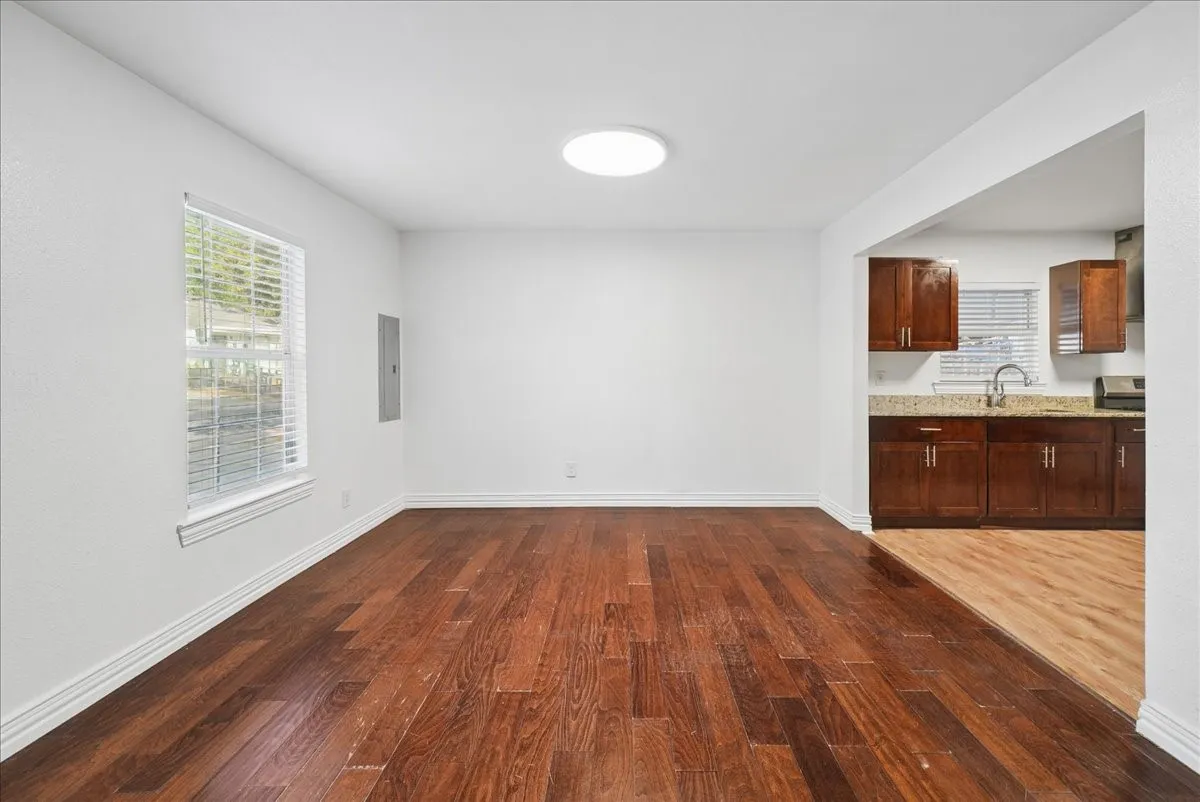 Single Family Residence For Rent in Dallas County , 2001 Redman Circle, Dallas, Texas 75223, 5 Bedroom, 2 Bathroom, Garage spaces, 1,497 Sqft, built in 1951, mls#21314813, Real Estate Agent in Dallas, Homes For Rent in Dallas county, Homes For Rent in Dallas, Realtor in Dallas Texas, Real Estate Brokerage Independent Realty Texas, Luminita Cordes Realtor