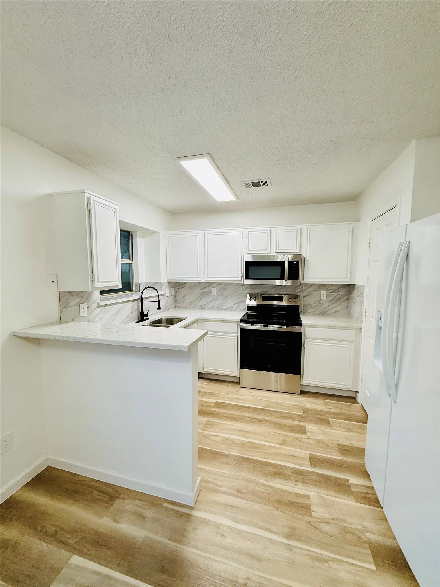 Single Family Residence For Sale in Collin County , 1541 Collin Drive, Allen, Texas 75002, 3 Bedroom, 3 Bathroom, 1 Garage spaces, 1,342 Sqft, built in 1992, mls#21314837, Real Estate Agent in Allen, Homes For Sale in Collin county, Homes For Sale in Allen, Realtor in Allen Texas, Real Estate Brokerage Independent Realty Texas, Luminita Cordes Realtor