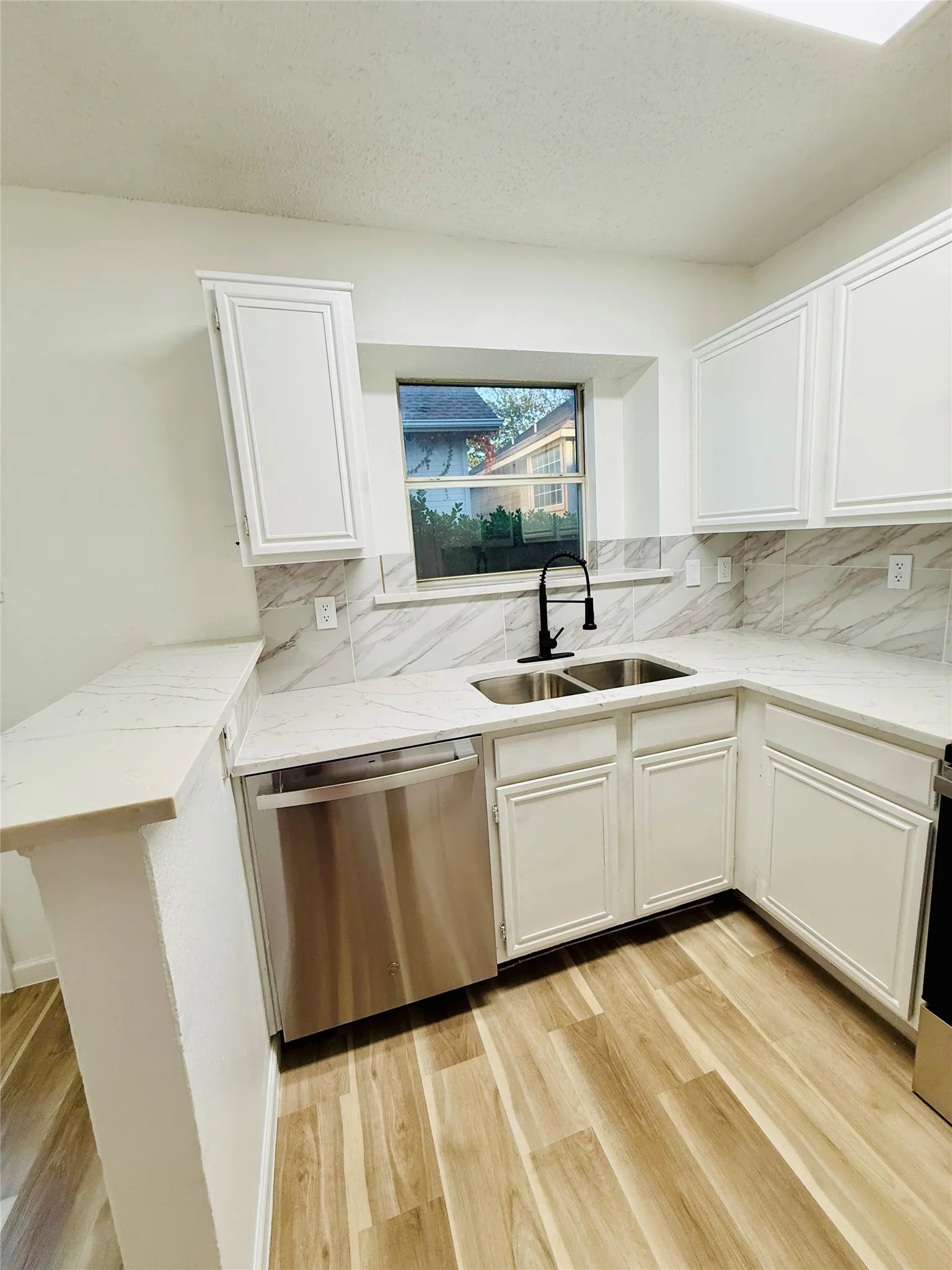 Single Family Residence For Sale in Collin County , 1541 Collin Drive, Allen, Texas 75002, 3 Bedroom, 3 Bathroom, 1 Garage spaces, 1,342 Sqft, built in 1992, mls#21314837, Real Estate Agent in Allen, Homes For Sale in Collin county, Homes For Sale in Allen, Realtor in Allen Texas, Real Estate Brokerage Independent Realty Texas, Luminita Cordes Realtor