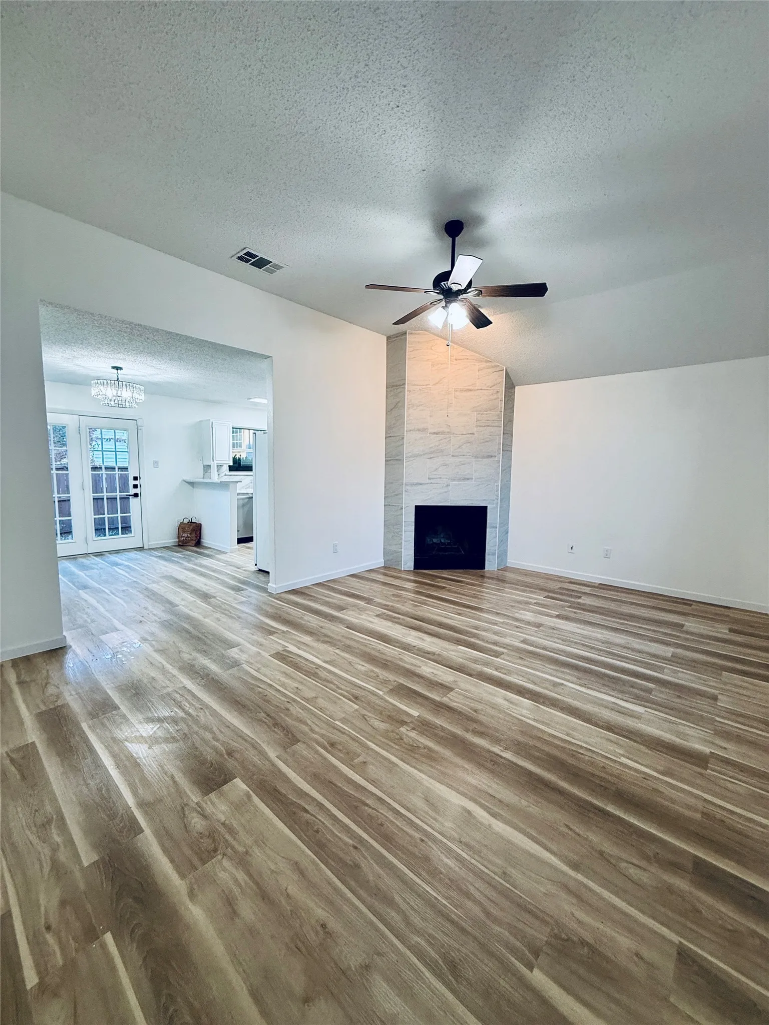 Single Family Residence For Sale in Collin County , 1541 Collin Drive, Allen, Texas 75002, 3 Bedroom, 3 Bathroom, 1 Garage spaces, 1,342 Sqft, built in 1992, mls#21314837, Real Estate Agent in Allen, Homes For Sale in Collin county, Homes For Sale in Allen, Realtor in Allen Texas, Real Estate Brokerage Independent Realty Texas, Luminita Cordes Realtor