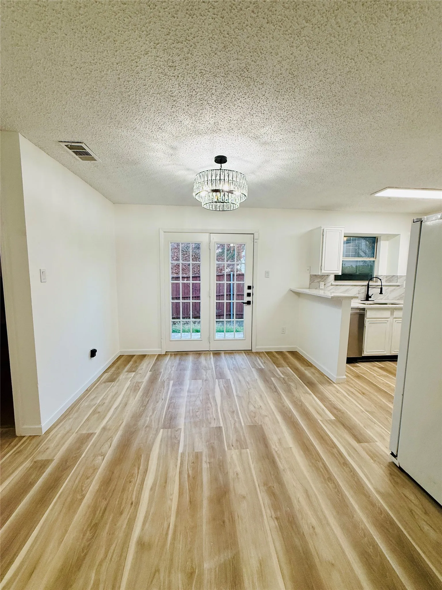 Single Family Residence For Sale in Collin County , 1541 Collin Drive, Allen, Texas 75002, 3 Bedroom, 3 Bathroom, 1 Garage spaces, 1,342 Sqft, built in 1992, mls#21314837, Real Estate Agent in Allen, Homes For Sale in Collin county, Homes For Sale in Allen, Realtor in Allen Texas, Real Estate Brokerage Independent Realty Texas, Luminita Cordes Realtor