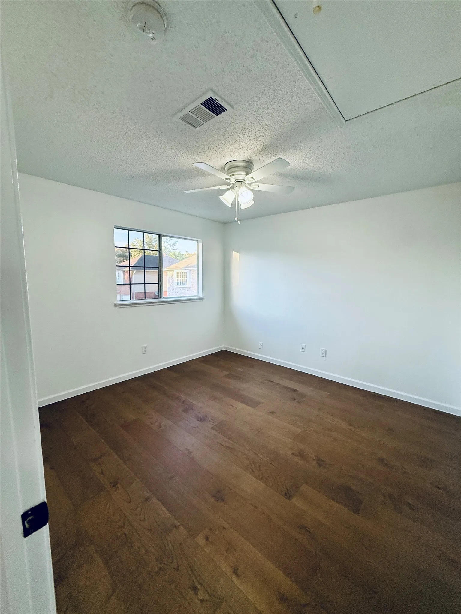 Single Family Residence For Sale in Collin County , 1541 Collin Drive, Allen, Texas 75002, 3 Bedroom, 3 Bathroom, 1 Garage spaces, 1,342 Sqft, built in 1992, mls#21314837, Real Estate Agent in Allen, Homes For Sale in Collin county, Homes For Sale in Allen, Realtor in Allen Texas, Real Estate Brokerage Independent Realty Texas, Luminita Cordes Realtor