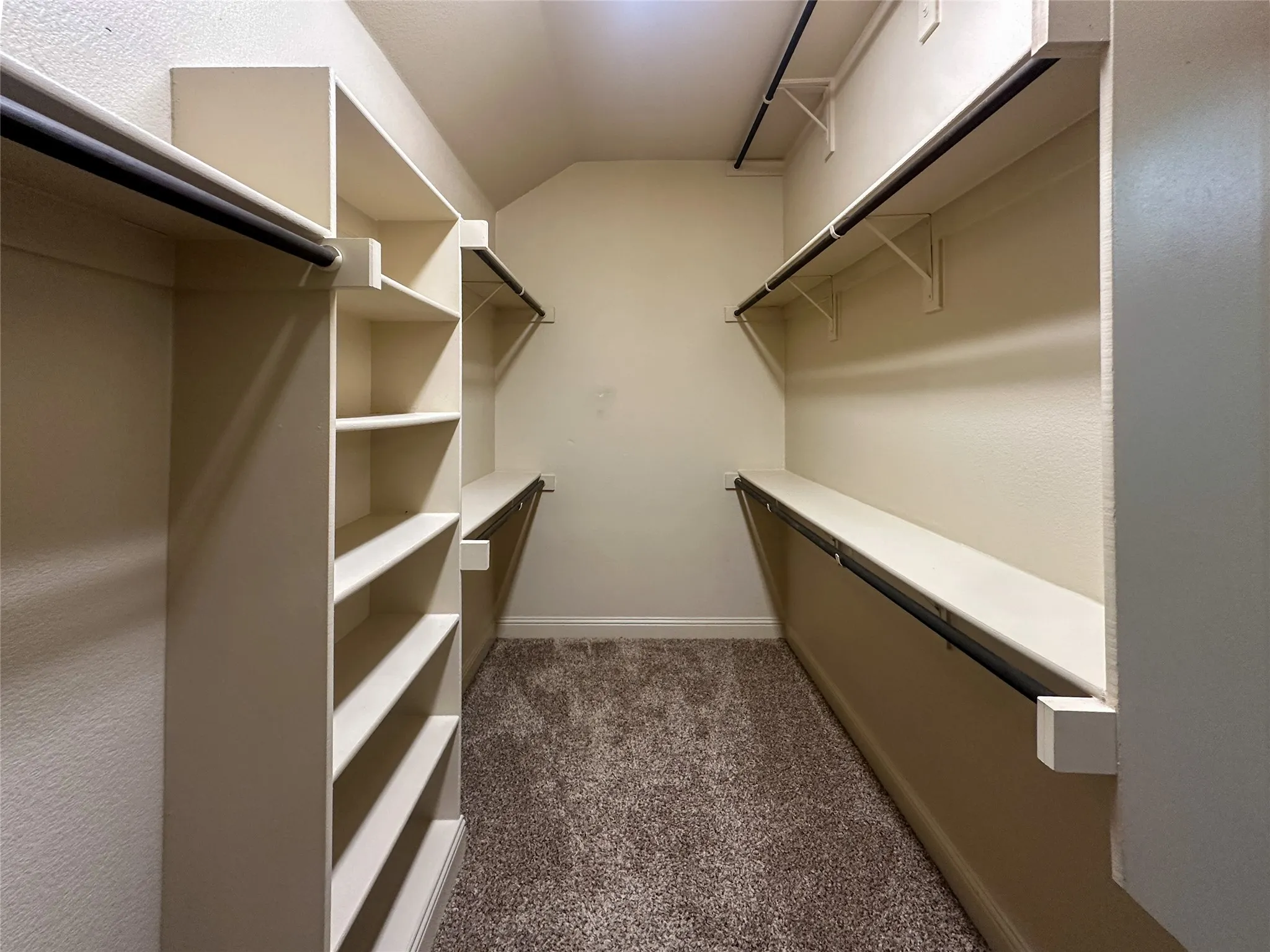 Single Family Residence For Sale in Ellis County , 422 Calvert Drive, Midlothian, Texas 76065, 4 Bedroom, 2 Bathroom, 2 Garage spaces, 2,205 Sqft, built in 2015, mls#21314821, Real Estate Agent in Midlothian, Homes For Sale in Ellis county, Homes For Sale in Midlothian, Realtor in Midlothian Texas, Real Estate Brokerage Independent Realty Texas, Luminita Cordes Realtor
