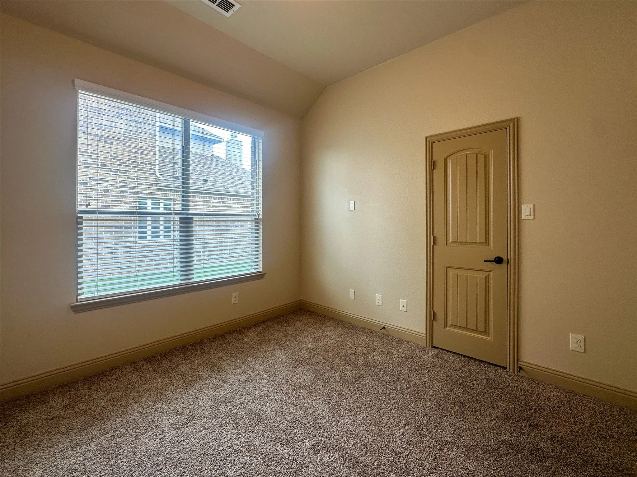 Single Family Residence For Sale in Ellis County , 422 Calvert Drive, Midlothian, Texas 76065, 4 Bedroom, 2 Bathroom, 2 Garage spaces, 2,205 Sqft, built in 2015, mls#21314821, Real Estate Agent in Midlothian, Homes For Sale in Ellis county, Homes For Sale in Midlothian, Realtor in Midlothian Texas, Real Estate Brokerage Independent Realty Texas, Luminita Cordes Realtor