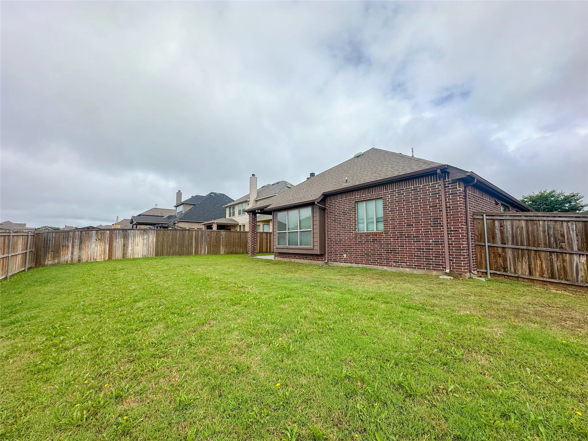 Single Family Residence For Sale in Ellis County , 422 Calvert Drive, Midlothian, Texas 76065, 4 Bedroom, 2 Bathroom, 2 Garage spaces, 2,205 Sqft, built in 2015, mls#21314821, Real Estate Agent in Midlothian, Homes For Sale in Ellis county, Homes For Sale in Midlothian, Realtor in Midlothian Texas, Real Estate Brokerage Independent Realty Texas, Luminita Cordes Realtor