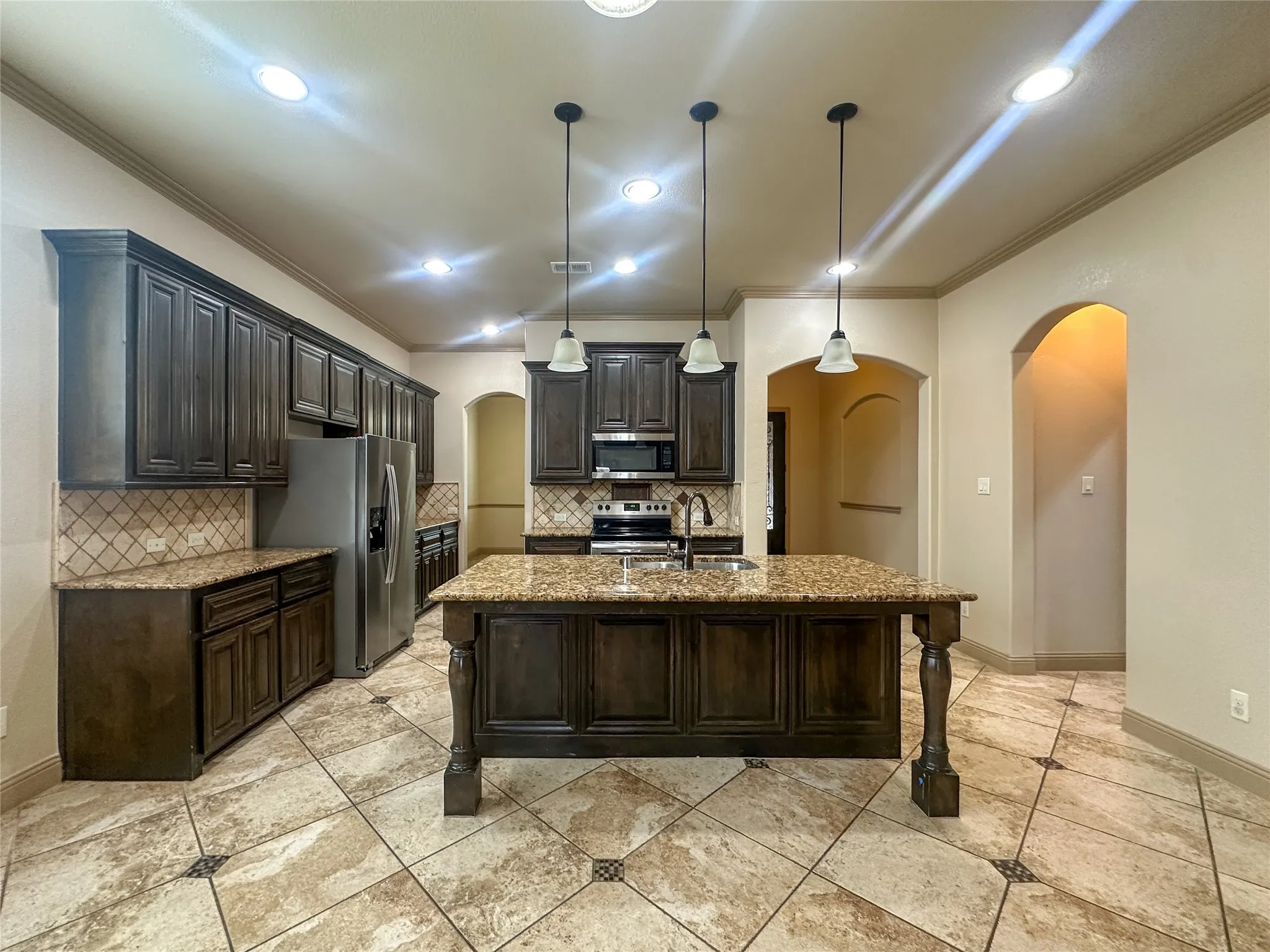 Single Family Residence For Sale in Ellis County , 422 Calvert Drive, Midlothian, Texas 76065, 4 Bedroom, 2 Bathroom, 2 Garage spaces, 2,205 Sqft, built in 2015, mls#21314821, Real Estate Agent in Midlothian, Homes For Sale in Ellis county, Homes For Sale in Midlothian, Realtor in Midlothian Texas, Real Estate Brokerage Independent Realty Texas, Luminita Cordes Realtor