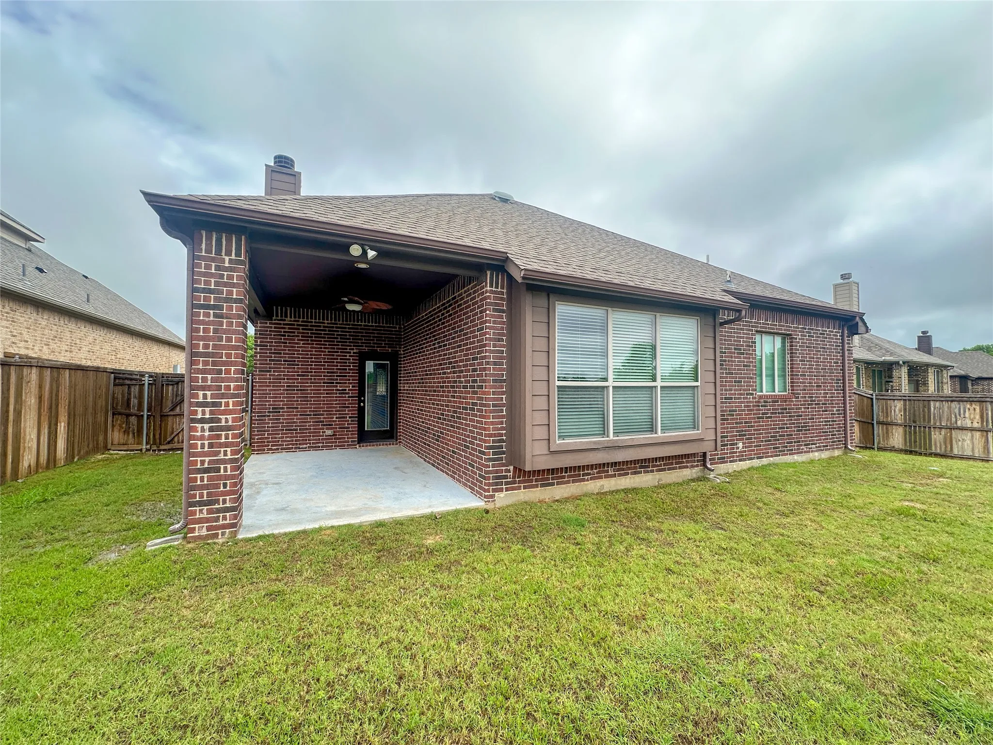 Single Family Residence For Sale in Ellis County , 422 Calvert Drive, Midlothian, Texas 76065, 4 Bedroom, 2 Bathroom, 2 Garage spaces, 2,205 Sqft, built in 2015, mls#21314821, Real Estate Agent in Midlothian, Homes For Sale in Ellis county, Homes For Sale in Midlothian, Realtor in Midlothian Texas, Real Estate Brokerage Independent Realty Texas, Luminita Cordes Realtor
