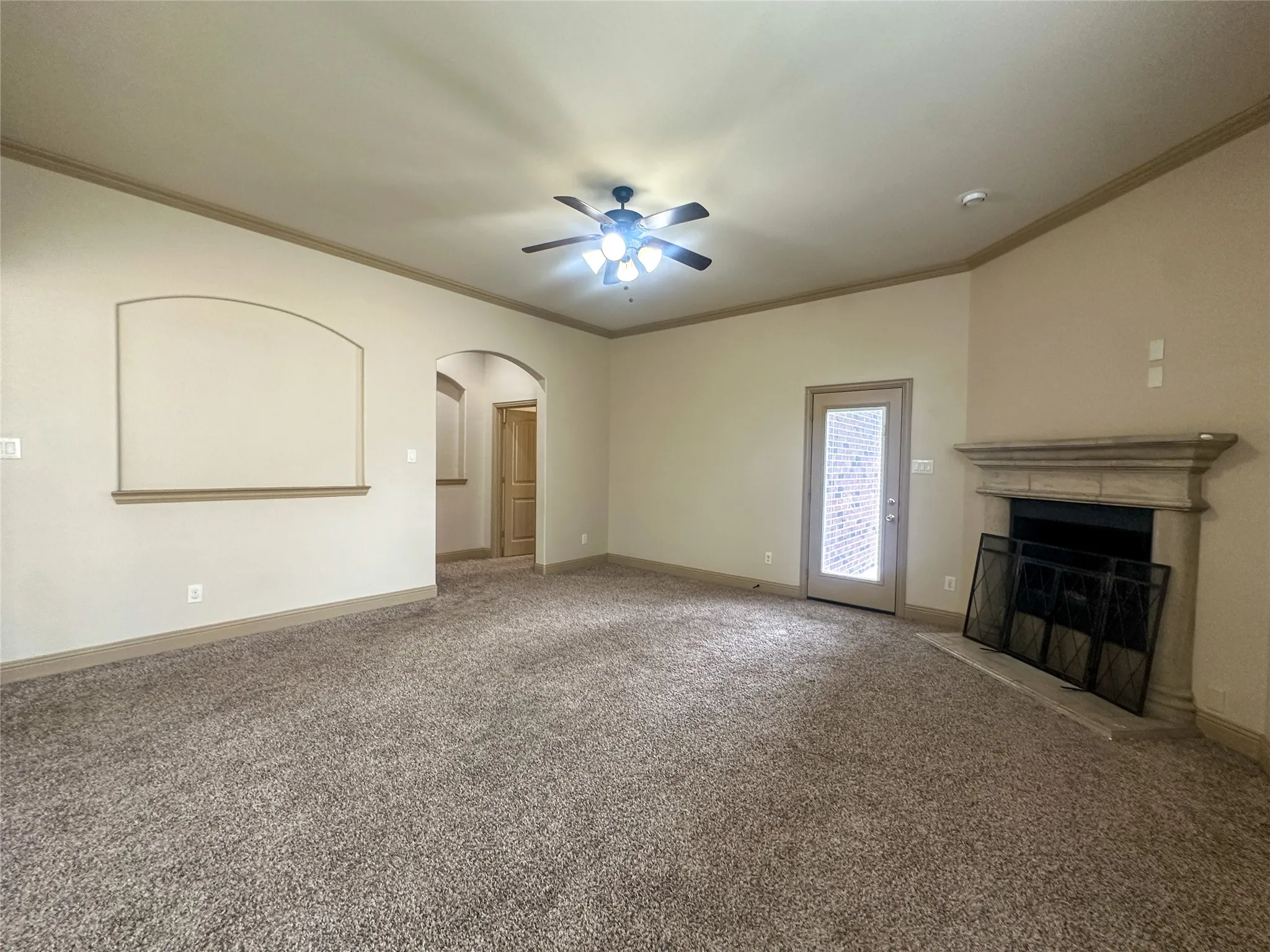Single Family Residence For Sale in Ellis County , 422 Calvert Drive, Midlothian, Texas 76065, 4 Bedroom, 2 Bathroom, 2 Garage spaces, 2,205 Sqft, built in 2015, mls#21314821, Real Estate Agent in Midlothian, Homes For Sale in Ellis county, Homes For Sale in Midlothian, Realtor in Midlothian Texas, Real Estate Brokerage Independent Realty Texas, Luminita Cordes Realtor