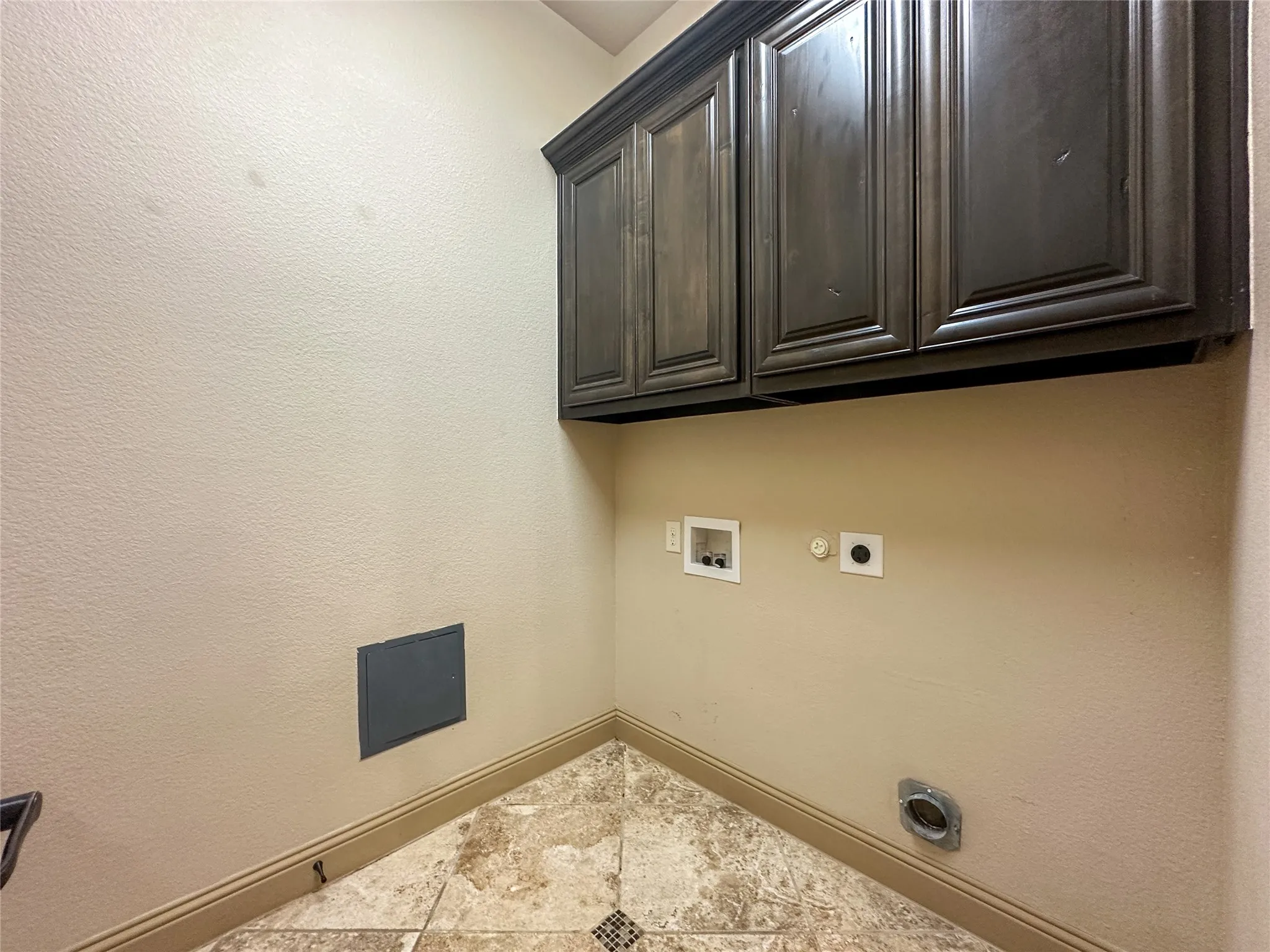 Single Family Residence For Sale in Ellis County , 422 Calvert Drive, Midlothian, Texas 76065, 4 Bedroom, 2 Bathroom, 2 Garage spaces, 2,205 Sqft, built in 2015, mls#21314821, Real Estate Agent in Midlothian, Homes For Sale in Ellis county, Homes For Sale in Midlothian, Realtor in Midlothian Texas, Real Estate Brokerage Independent Realty Texas, Luminita Cordes Realtor
