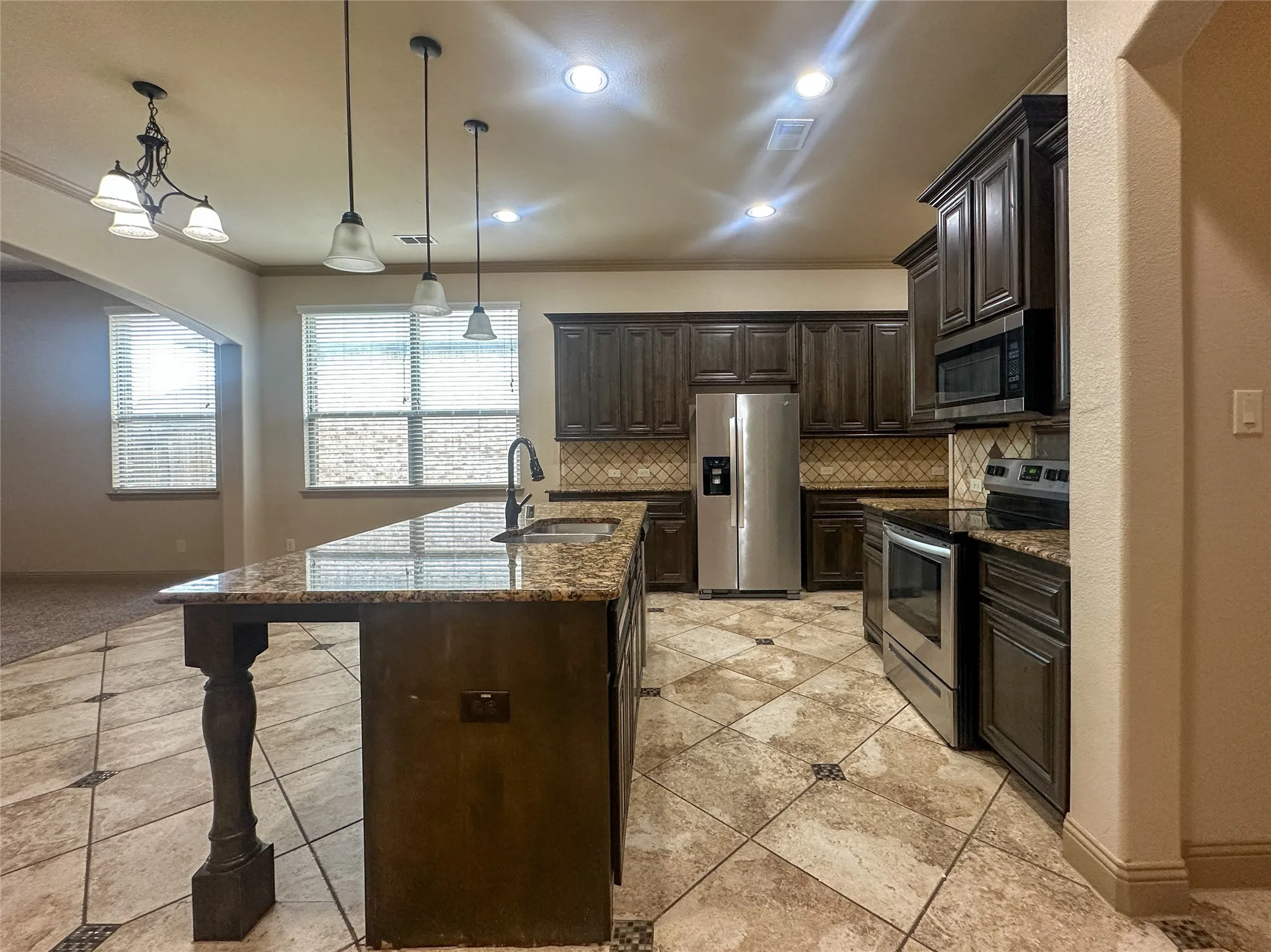 Single Family Residence For Sale in Ellis County , 422 Calvert Drive, Midlothian, Texas 76065, 4 Bedroom, 2 Bathroom, 2 Garage spaces, 2,205 Sqft, built in 2015, mls#21314821, Real Estate Agent in Midlothian, Homes For Sale in Ellis county, Homes For Sale in Midlothian, Realtor in Midlothian Texas, Real Estate Brokerage Independent Realty Texas, Luminita Cordes Realtor