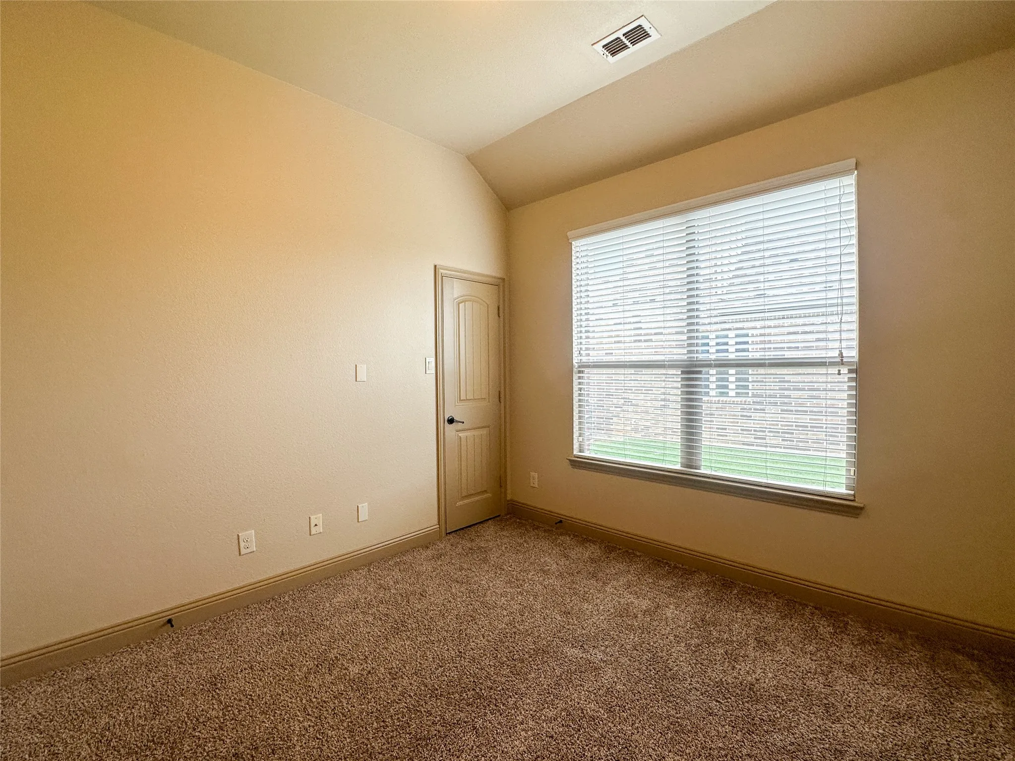 Single Family Residence For Sale in Ellis County , 422 Calvert Drive, Midlothian, Texas 76065, 4 Bedroom, 2 Bathroom, 2 Garage spaces, 2,205 Sqft, built in 2015, mls#21314821, Real Estate Agent in Midlothian, Homes For Sale in Ellis county, Homes For Sale in Midlothian, Realtor in Midlothian Texas, Real Estate Brokerage Independent Realty Texas, Luminita Cordes Realtor