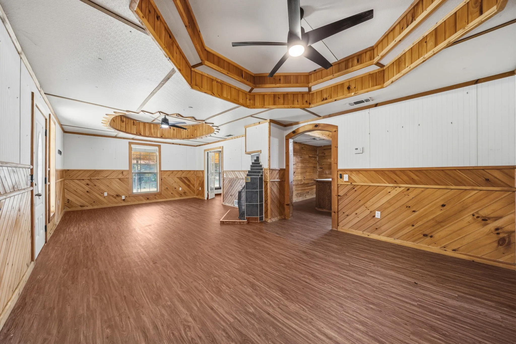 Single Family Residence For Rent in Hill County , 700 Harrel Avenue, Bynum, Texas 76631, 5 Bedroom, 3 Bathroom, 2 Garage spaces, 4,216 Sqft, built in 2008, mls#21313219, Real Estate Agent in Bynum, Homes For Rent in Hill county, Homes For Rent in Bynum, Realtor in Bynum Texas, Real Estate Brokerage Independent Realty Texas, Luminita Cordes Realtor
