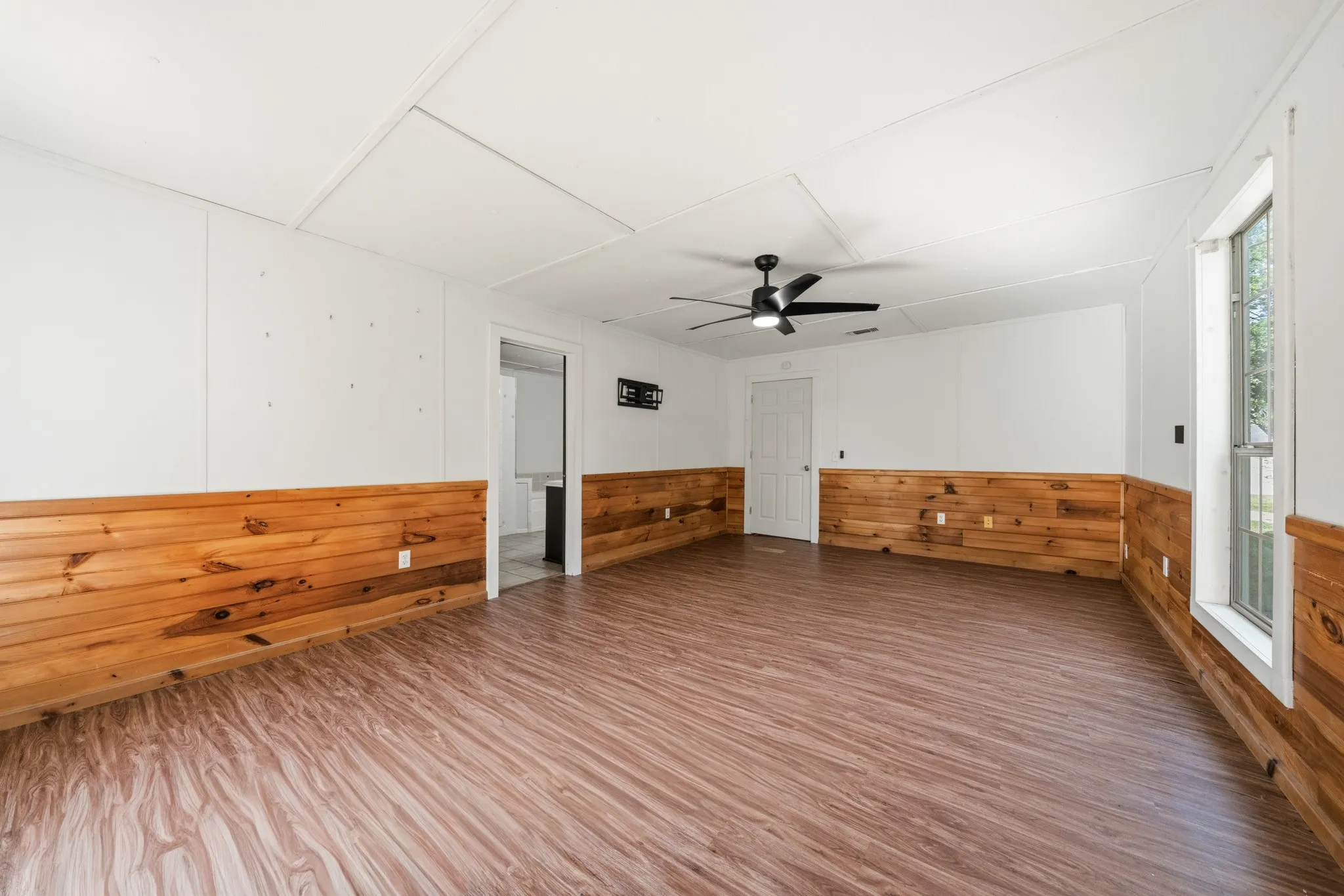 Single Family Residence For Rent in Hill County , 700 Harrel Avenue, Bynum, Texas 76631, 5 Bedroom, 3 Bathroom, 2 Garage spaces, 4,216 Sqft, built in 2008, mls#21313219, Real Estate Agent in Bynum, Homes For Rent in Hill county, Homes For Rent in Bynum, Realtor in Bynum Texas, Real Estate Brokerage Independent Realty Texas, Luminita Cordes Realtor