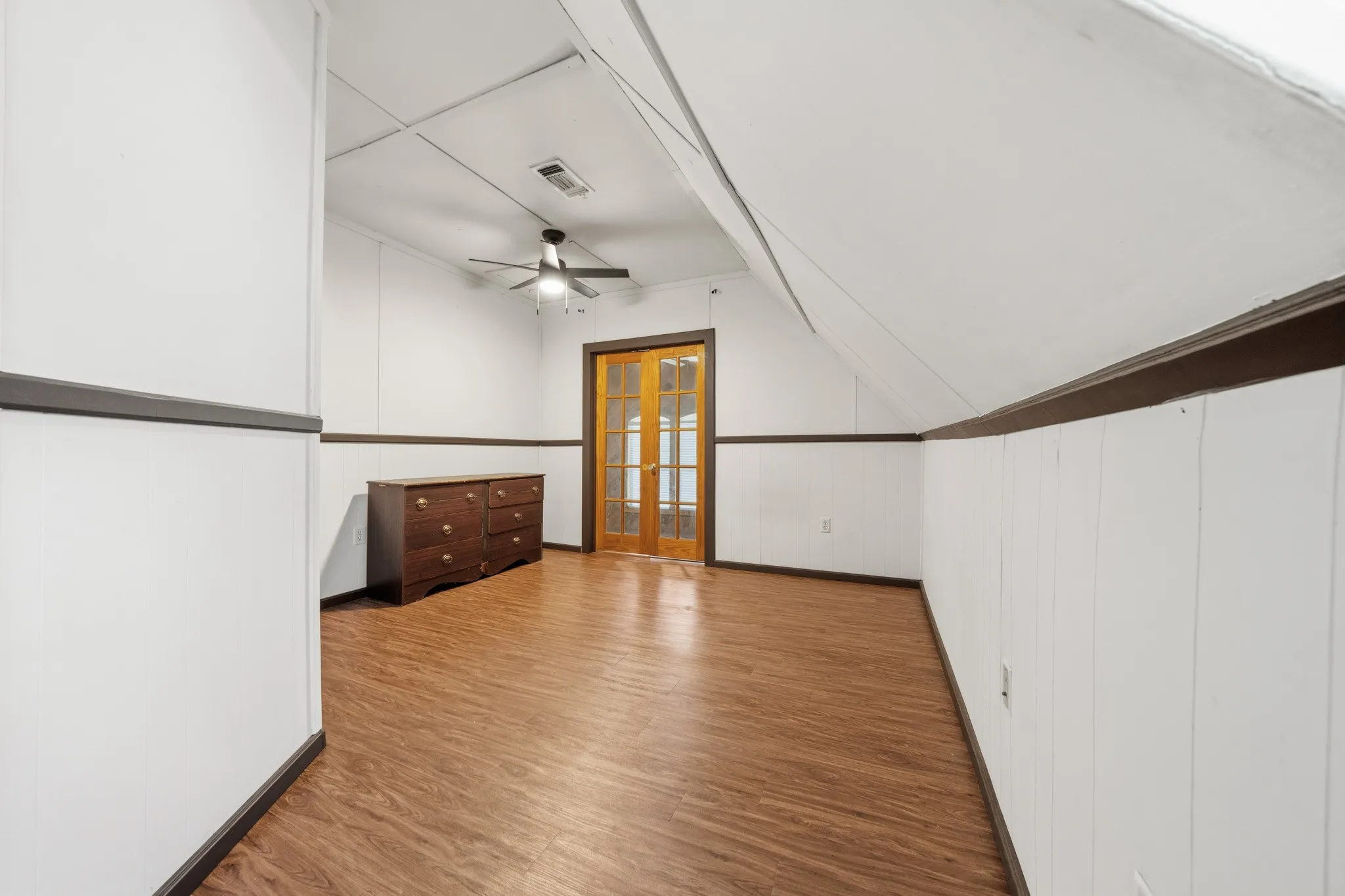 Single Family Residence For Rent in Hill County , 700 Harrel Avenue, Bynum, Texas 76631, 5 Bedroom, 3 Bathroom, 2 Garage spaces, 4,216 Sqft, built in 2008, mls#21313219, Real Estate Agent in Bynum, Homes For Rent in Hill county, Homes For Rent in Bynum, Realtor in Bynum Texas, Real Estate Brokerage Independent Realty Texas, Luminita Cordes Realtor