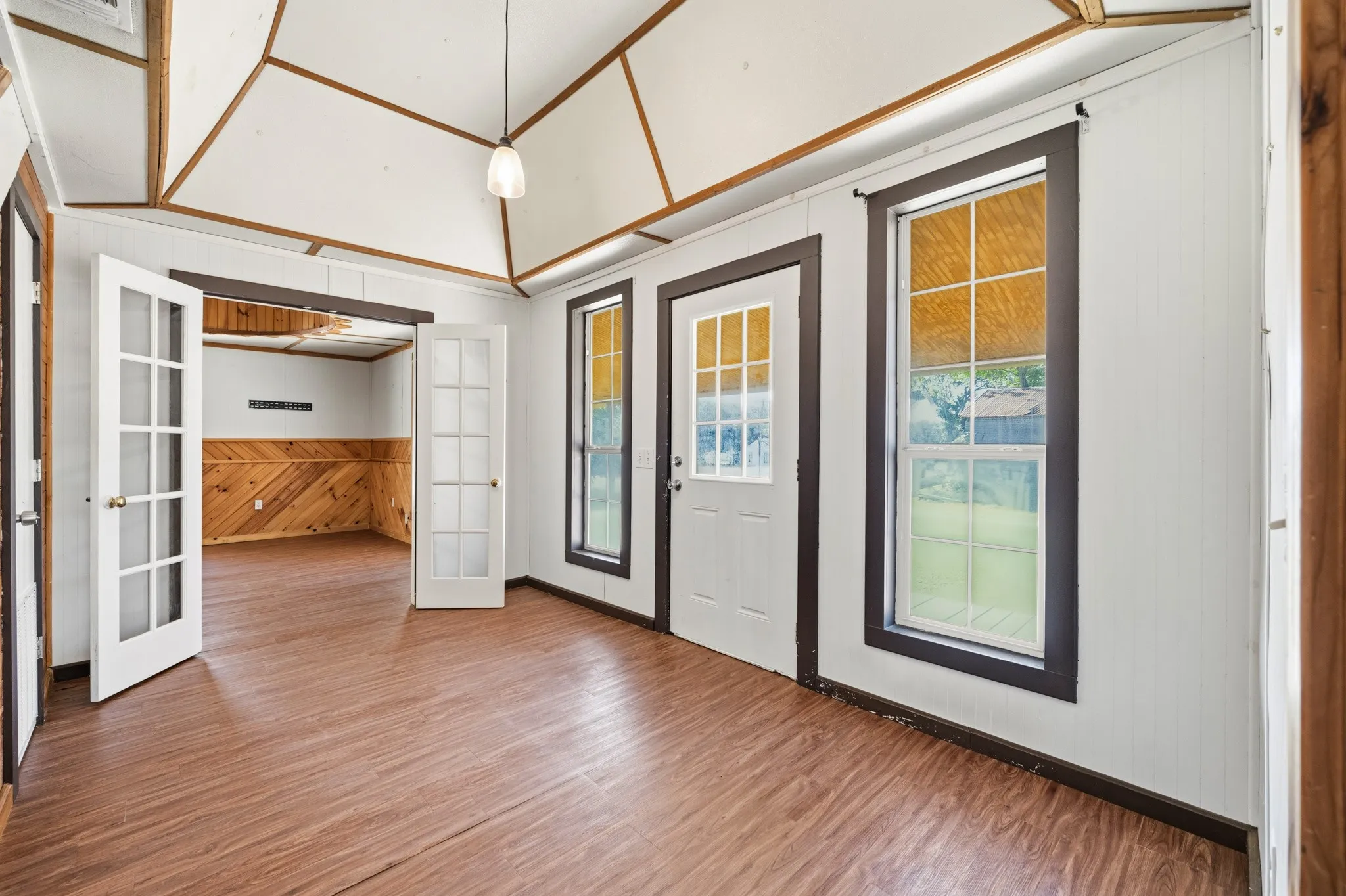 Single Family Residence For Rent in Hill County , 700 Harrel Avenue, Bynum, Texas 76631, 5 Bedroom, 3 Bathroom, 2 Garage spaces, 4,216 Sqft, built in 2008, mls#21313219, Real Estate Agent in Bynum, Homes For Rent in Hill county, Homes For Rent in Bynum, Realtor in Bynum Texas, Real Estate Brokerage Independent Realty Texas, Luminita Cordes Realtor
