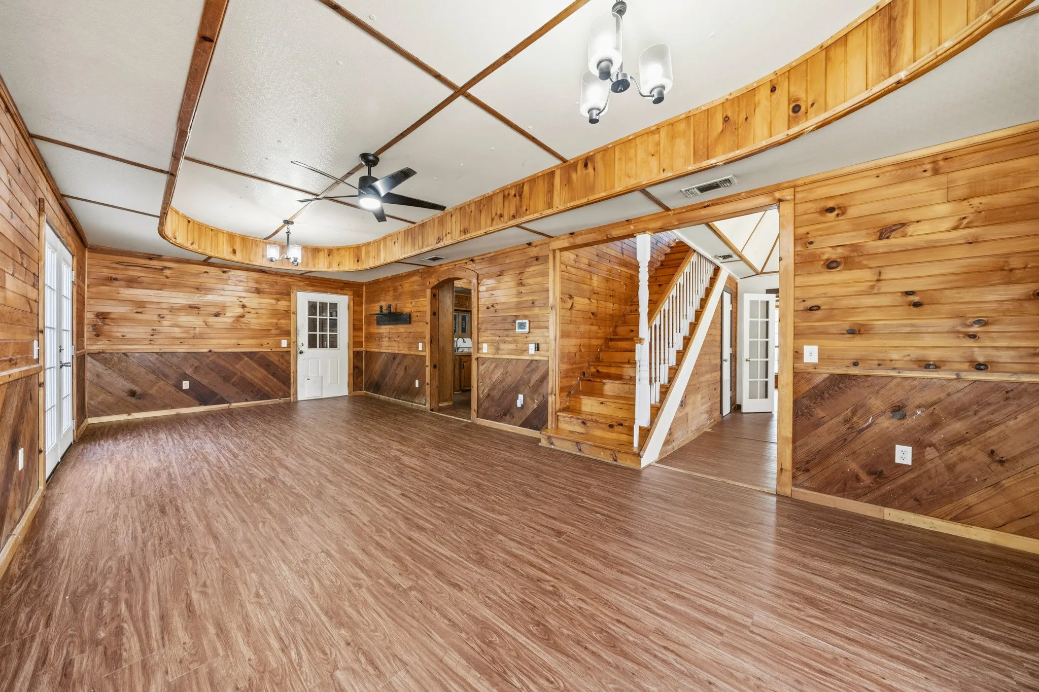 Single Family Residence For Rent in Hill County , 700 Harrel Avenue, Bynum, Texas 76631, 5 Bedroom, 3 Bathroom, 2 Garage spaces, 4,216 Sqft, built in 2008, mls#21313219, Real Estate Agent in Bynum, Homes For Rent in Hill county, Homes For Rent in Bynum, Realtor in Bynum Texas, Real Estate Brokerage Independent Realty Texas, Luminita Cordes Realtor