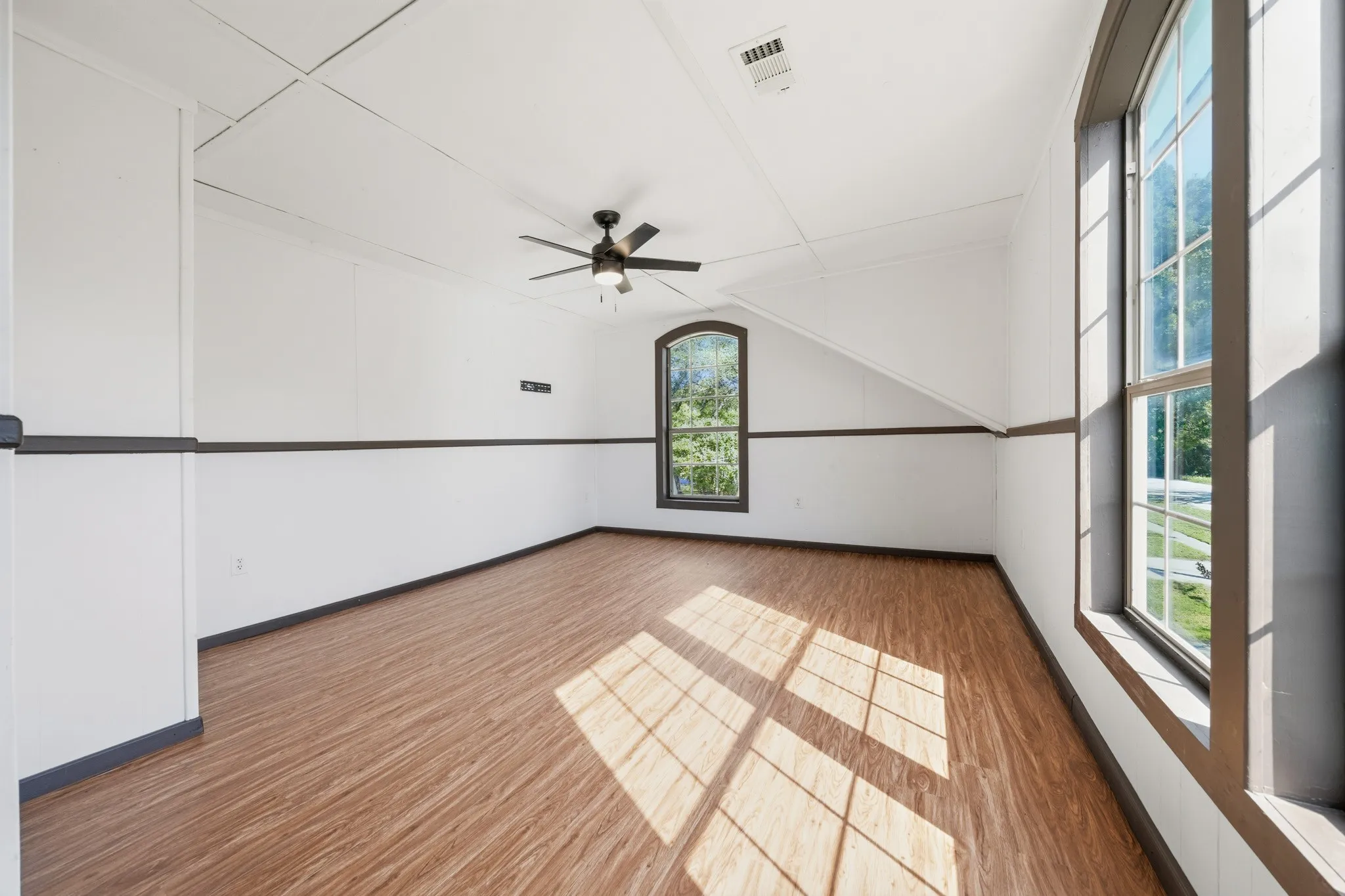 Single Family Residence For Rent in Hill County , 700 Harrel Avenue, Bynum, Texas 76631, 5 Bedroom, 3 Bathroom, 2 Garage spaces, 4,216 Sqft, built in 2008, mls#21313219, Real Estate Agent in Bynum, Homes For Rent in Hill county, Homes For Rent in Bynum, Realtor in Bynum Texas, Real Estate Brokerage Independent Realty Texas, Luminita Cordes Realtor