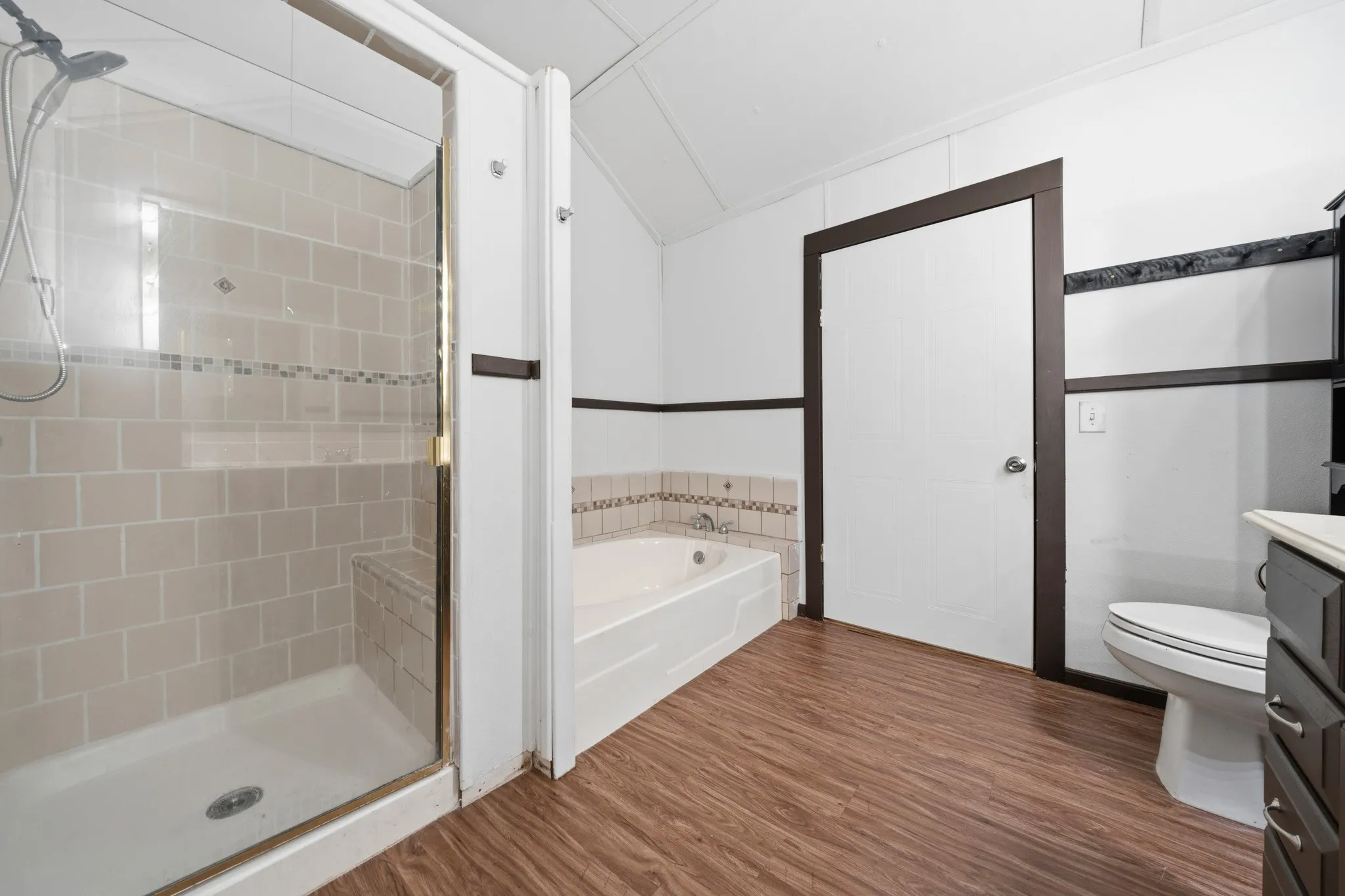 Single Family Residence For Rent in Hill County , 700 Harrel Avenue, Bynum, Texas 76631, 5 Bedroom, 3 Bathroom, 2 Garage spaces, 4,216 Sqft, built in 2008, mls#21313219, Real Estate Agent in Bynum, Homes For Rent in Hill county, Homes For Rent in Bynum, Realtor in Bynum Texas, Real Estate Brokerage Independent Realty Texas, Luminita Cordes Realtor