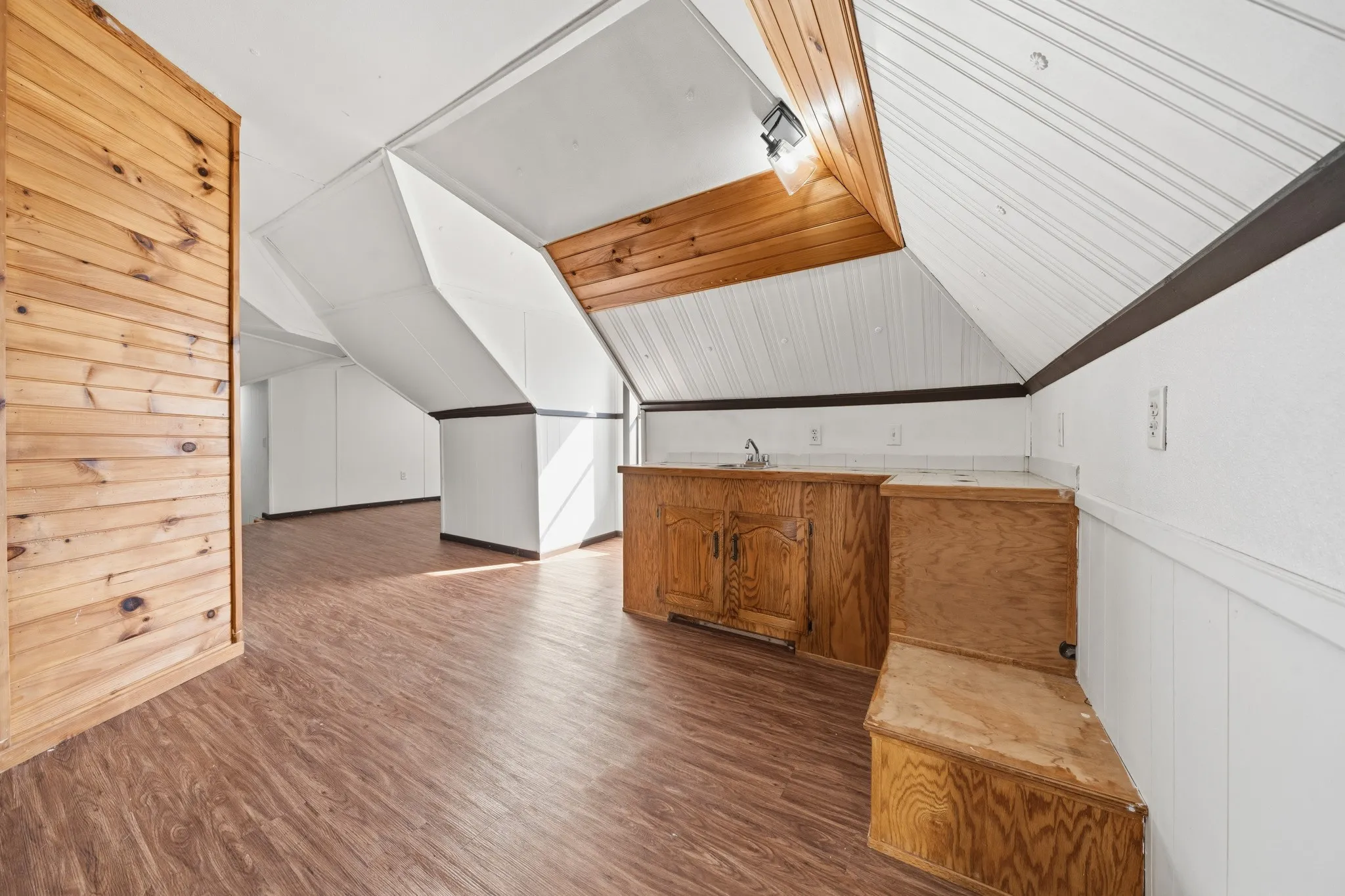Single Family Residence For Rent in Hill County , 700 Harrel Avenue, Bynum, Texas 76631, 5 Bedroom, 3 Bathroom, 2 Garage spaces, 4,216 Sqft, built in 2008, mls#21313219, Real Estate Agent in Bynum, Homes For Rent in Hill county, Homes For Rent in Bynum, Realtor in Bynum Texas, Real Estate Brokerage Independent Realty Texas, Luminita Cordes Realtor