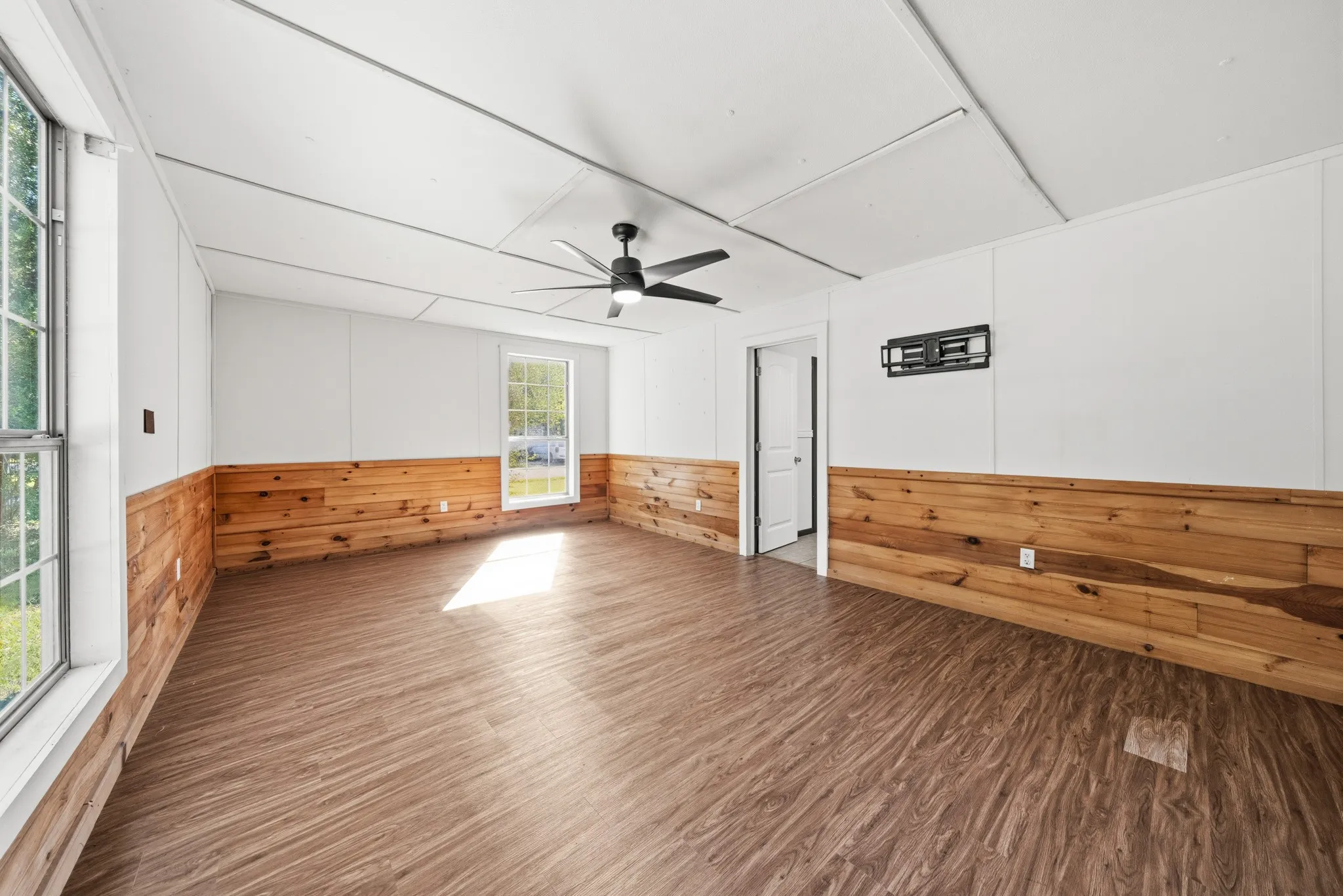 Single Family Residence For Rent in Hill County , 700 Harrel Avenue, Bynum, Texas 76631, 5 Bedroom, 3 Bathroom, 2 Garage spaces, 4,216 Sqft, built in 2008, mls#21313219, Real Estate Agent in Bynum, Homes For Rent in Hill county, Homes For Rent in Bynum, Realtor in Bynum Texas, Real Estate Brokerage Independent Realty Texas, Luminita Cordes Realtor
