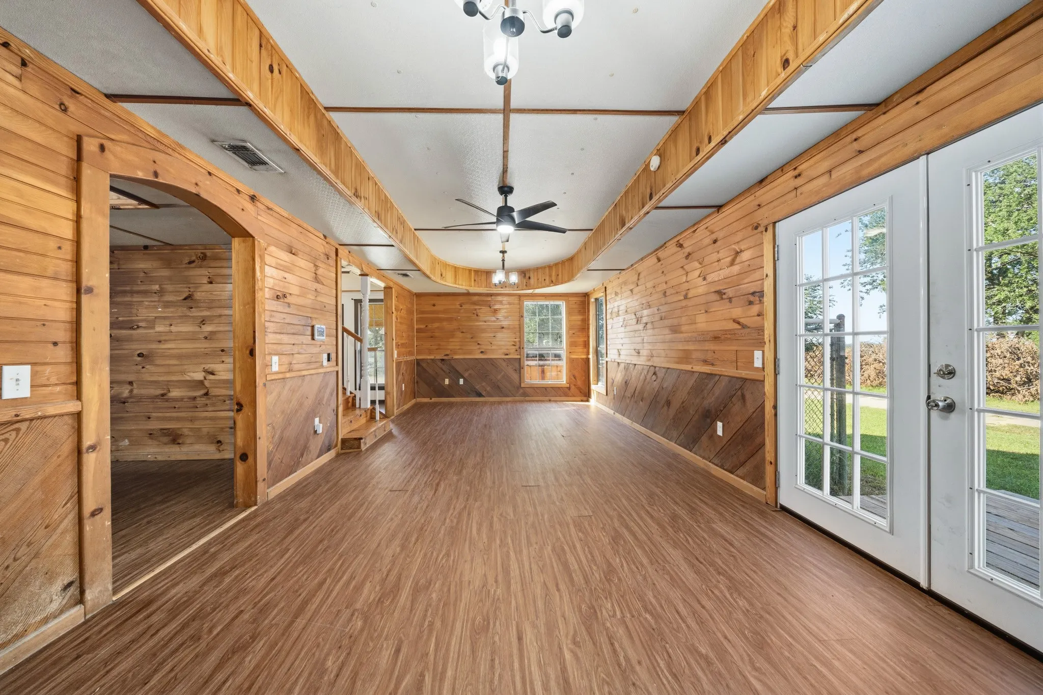 Single Family Residence For Rent in Hill County , 700 Harrel Avenue, Bynum, Texas 76631, 5 Bedroom, 3 Bathroom, 2 Garage spaces, 4,216 Sqft, built in 2008, mls#21313219, Real Estate Agent in Bynum, Homes For Rent in Hill county, Homes For Rent in Bynum, Realtor in Bynum Texas, Real Estate Brokerage Independent Realty Texas, Luminita Cordes Realtor