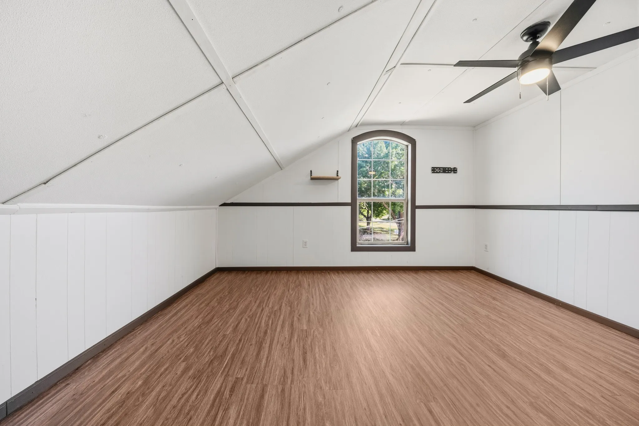 Single Family Residence For Rent in Hill County , 700 Harrel Avenue, Bynum, Texas 76631, 5 Bedroom, 3 Bathroom, 2 Garage spaces, 4,216 Sqft, built in 2008, mls#21313219, Real Estate Agent in Bynum, Homes For Rent in Hill county, Homes For Rent in Bynum, Realtor in Bynum Texas, Real Estate Brokerage Independent Realty Texas, Luminita Cordes Realtor
