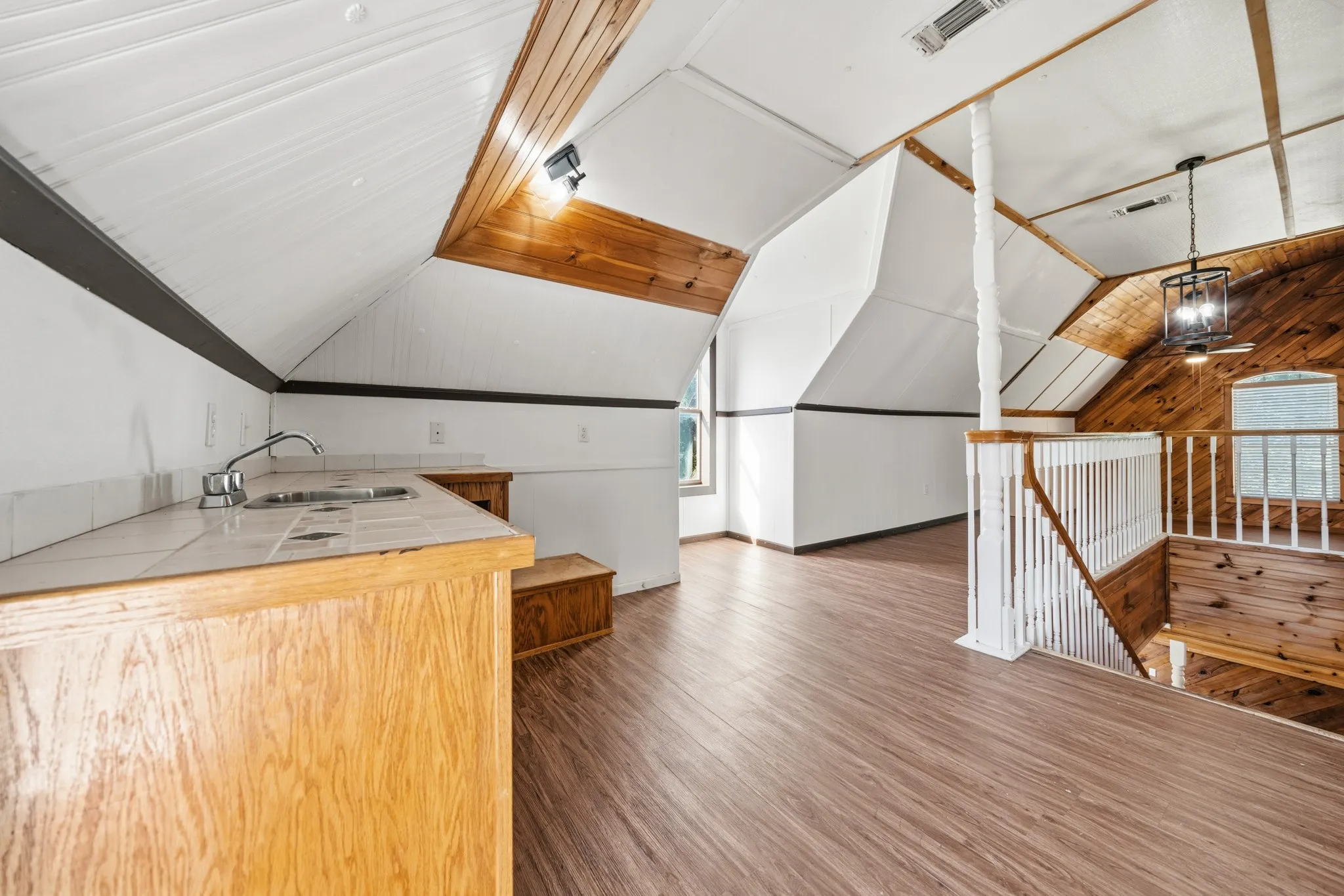 Single Family Residence For Rent in Hill County , 700 Harrel Avenue, Bynum, Texas 76631, 5 Bedroom, 3 Bathroom, 2 Garage spaces, 4,216 Sqft, built in 2008, mls#21313219, Real Estate Agent in Bynum, Homes For Rent in Hill county, Homes For Rent in Bynum, Realtor in Bynum Texas, Real Estate Brokerage Independent Realty Texas, Luminita Cordes Realtor