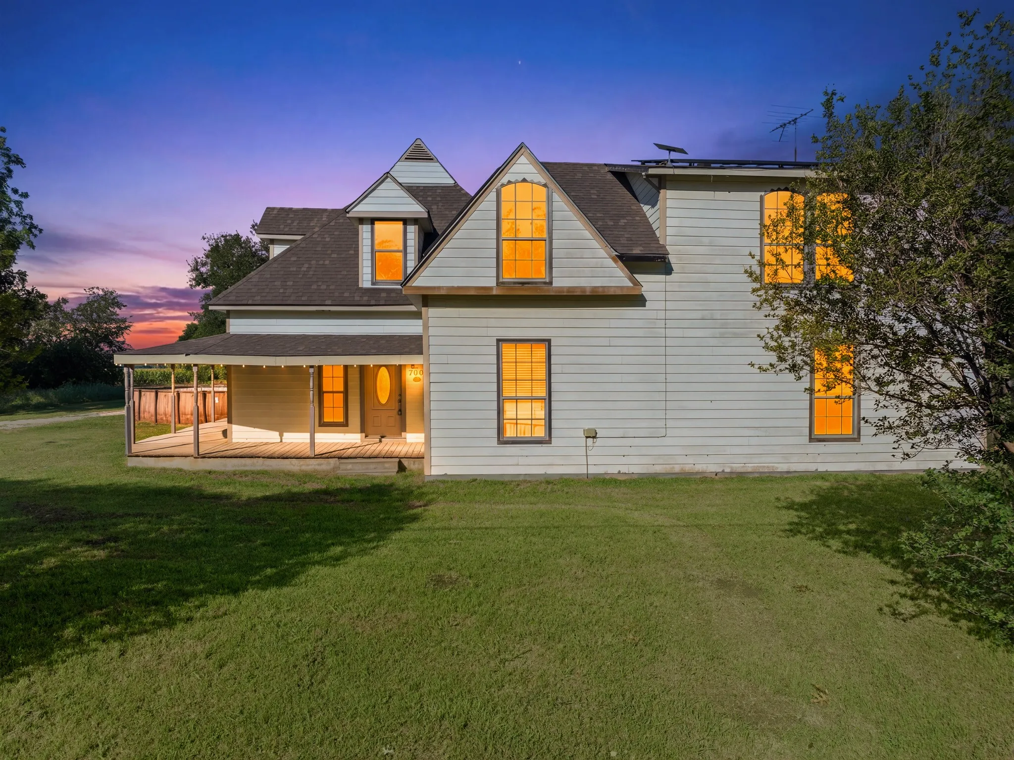 Single Family Residence For Rent in Hill County , 700 Harrel Avenue, Bynum, Texas 76631, 5 Bedroom, 3 Bathroom, 2 Garage spaces, 4,216 Sqft, built in 2008, mls#21313219, Real Estate Agent in Bynum, Homes For Rent in Hill county, Homes For Rent in Bynum, Realtor in Bynum Texas, Real Estate Brokerage Independent Realty Texas, Luminita Cordes Realtor