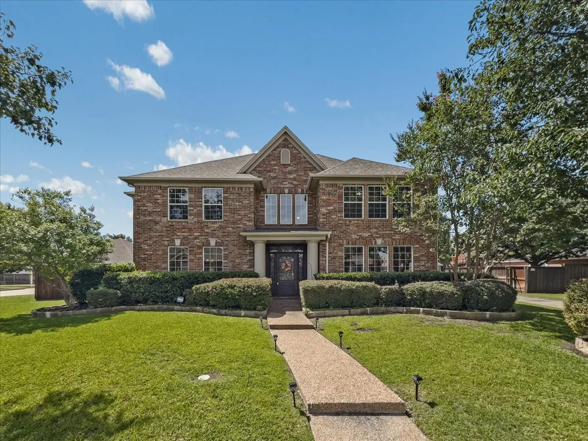 Single Family Residence For Sale in Tarrant County , 1418 Wheeler Drive, Mansfield, Texas 76063, 4 Bedroom, 3 Bathroom, 3 Garage spaces, 3,441 Sqft, built in 1995, mls#21311795, Real Estate Agent in Mansfield, Homes For Sale in Tarrant county, Homes For Sale in Mansfield, Realtor in Mansfield Texas, Real Estate Brokerage Independent Realty Texas, Luminita Cordes Realtor